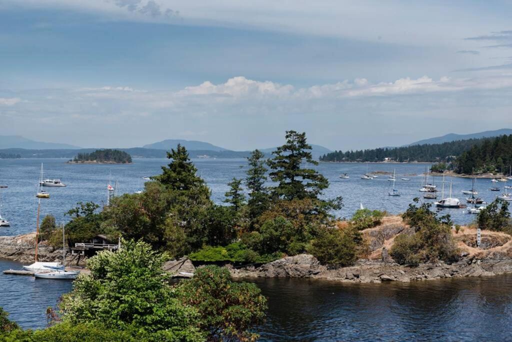 Sea-esta Suite with Ocean Views in Brentwood Bay