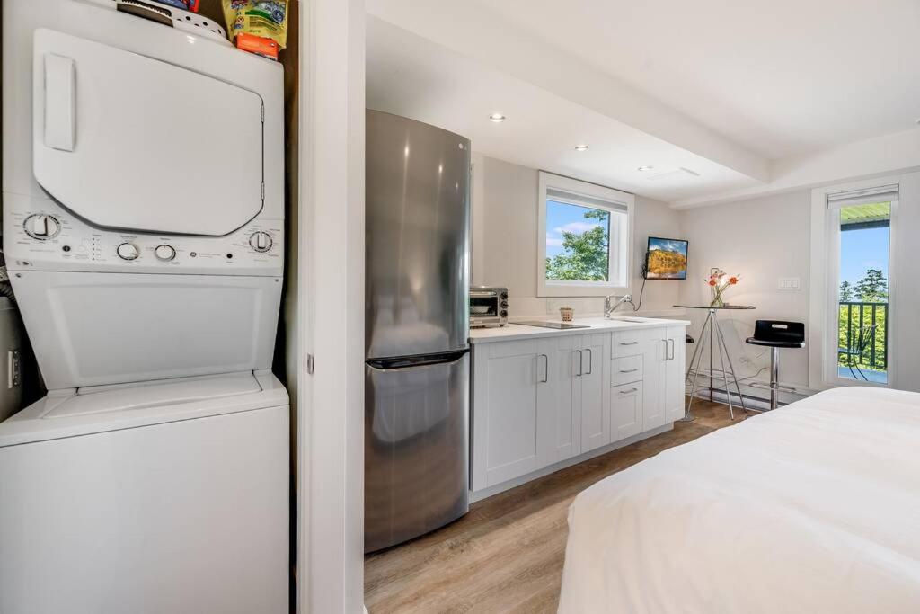 Sea-esta Suite with Ocean Views in Brentwood Bay