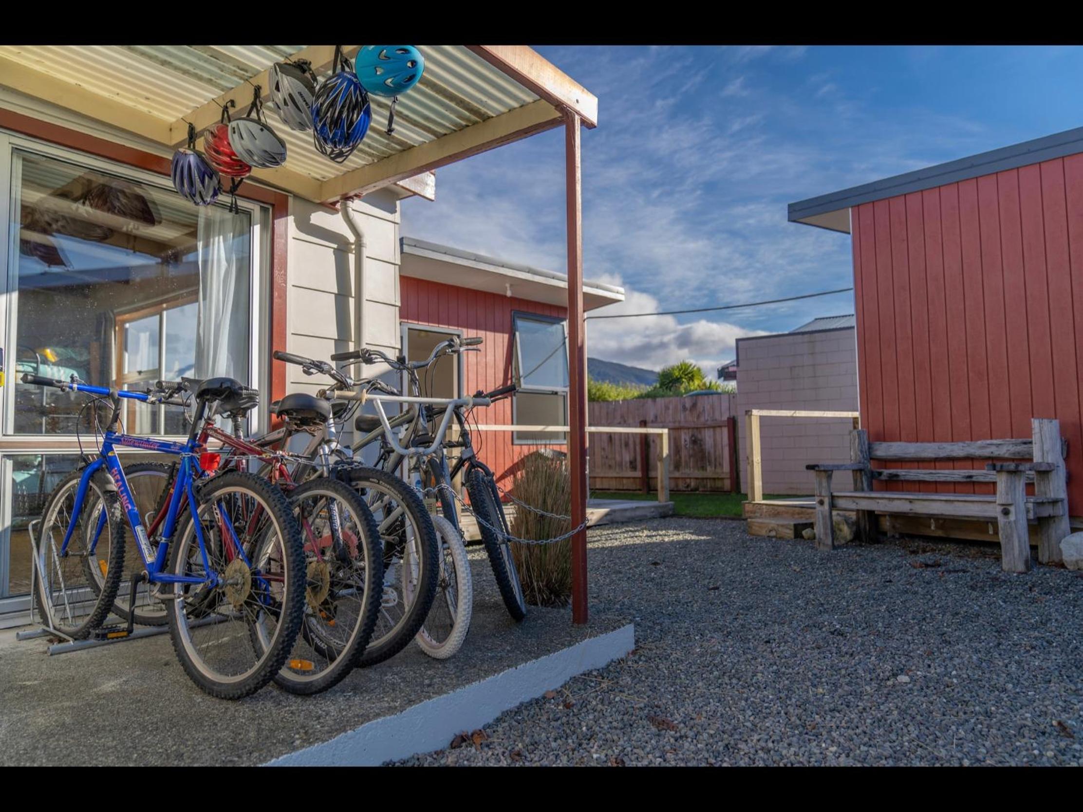Te Anau Holiday Home - Free WIFi - Free Bikes & Kayaks - Short Walk to Lake & Town - Top Views view 4