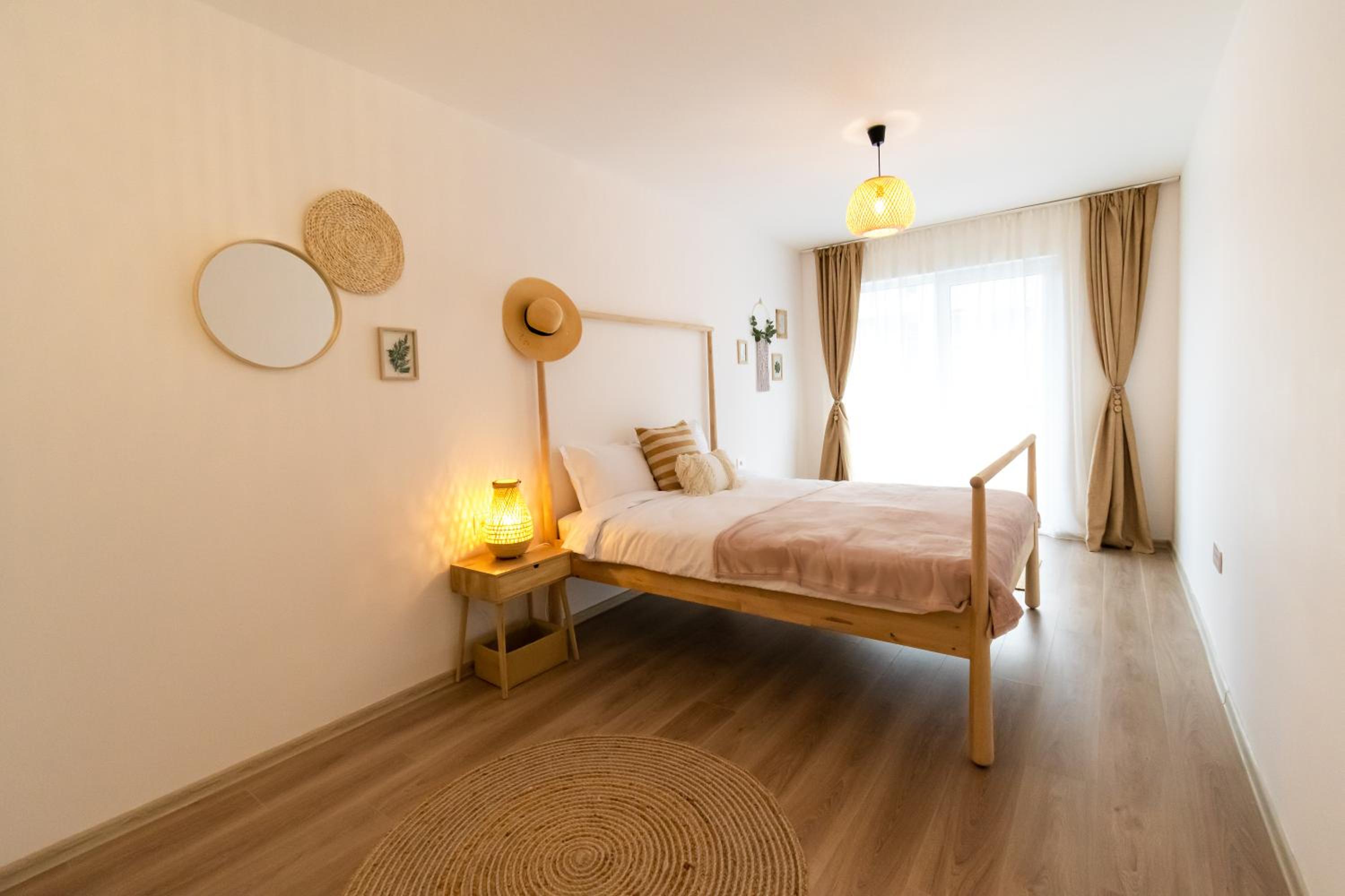 Brown Bear Apt. BOHO Style Bedroom w/ City View & free Parking view 4