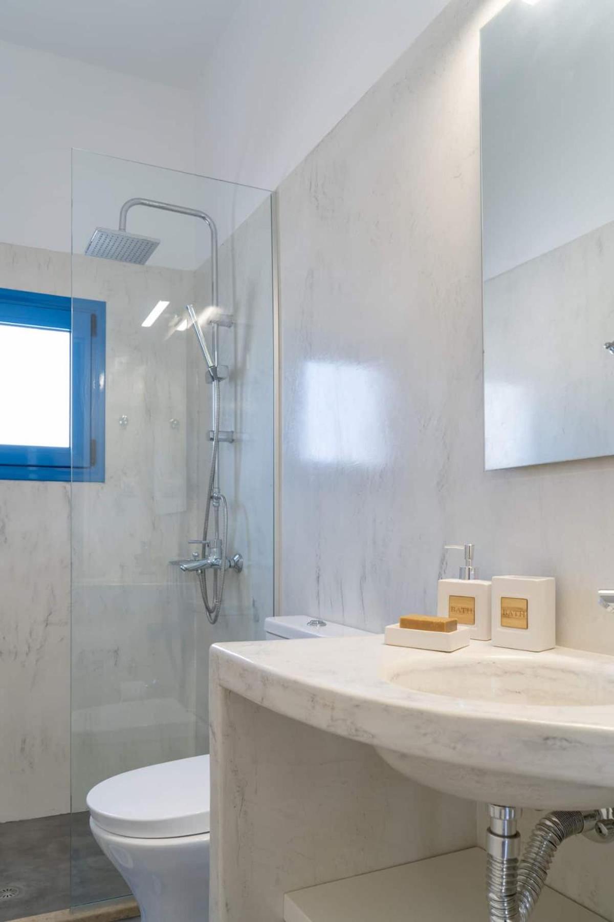 Blue Moon Apartments photo 3