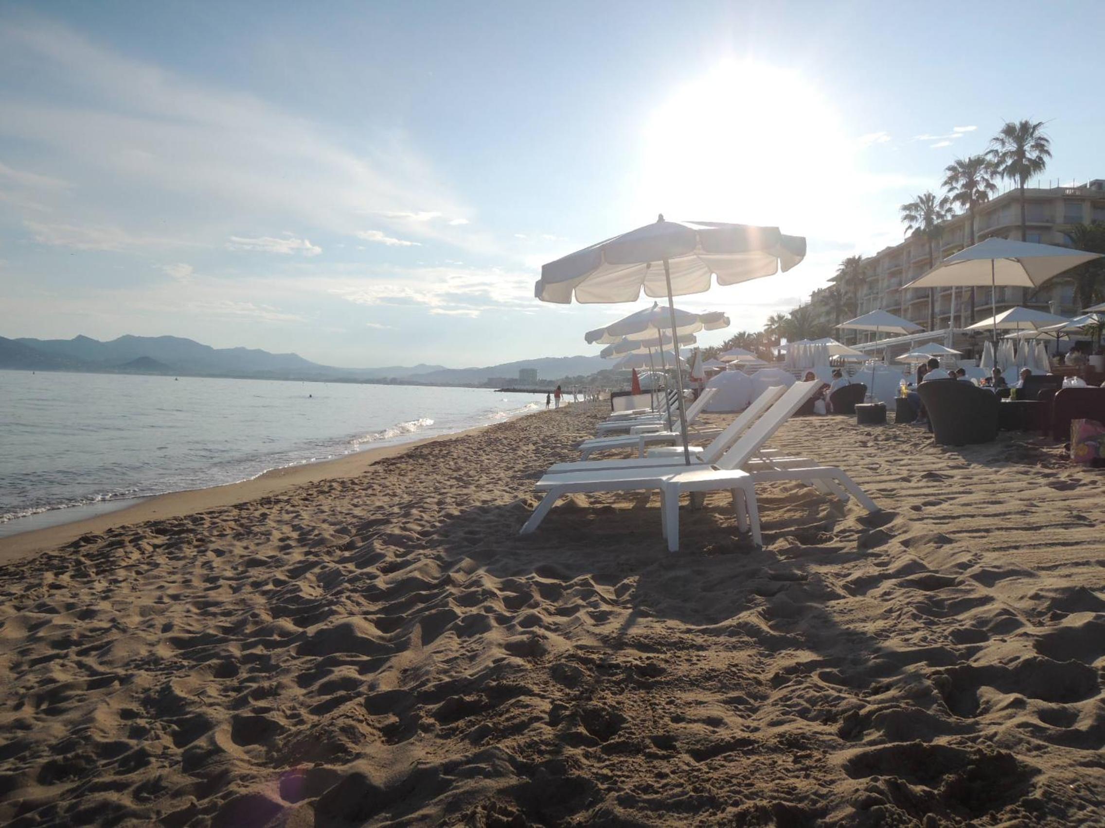 Fabulous Central 2BR - Prime Location, Walk to Croisette & Palais - By Totolulu Cannes Yellow Corner