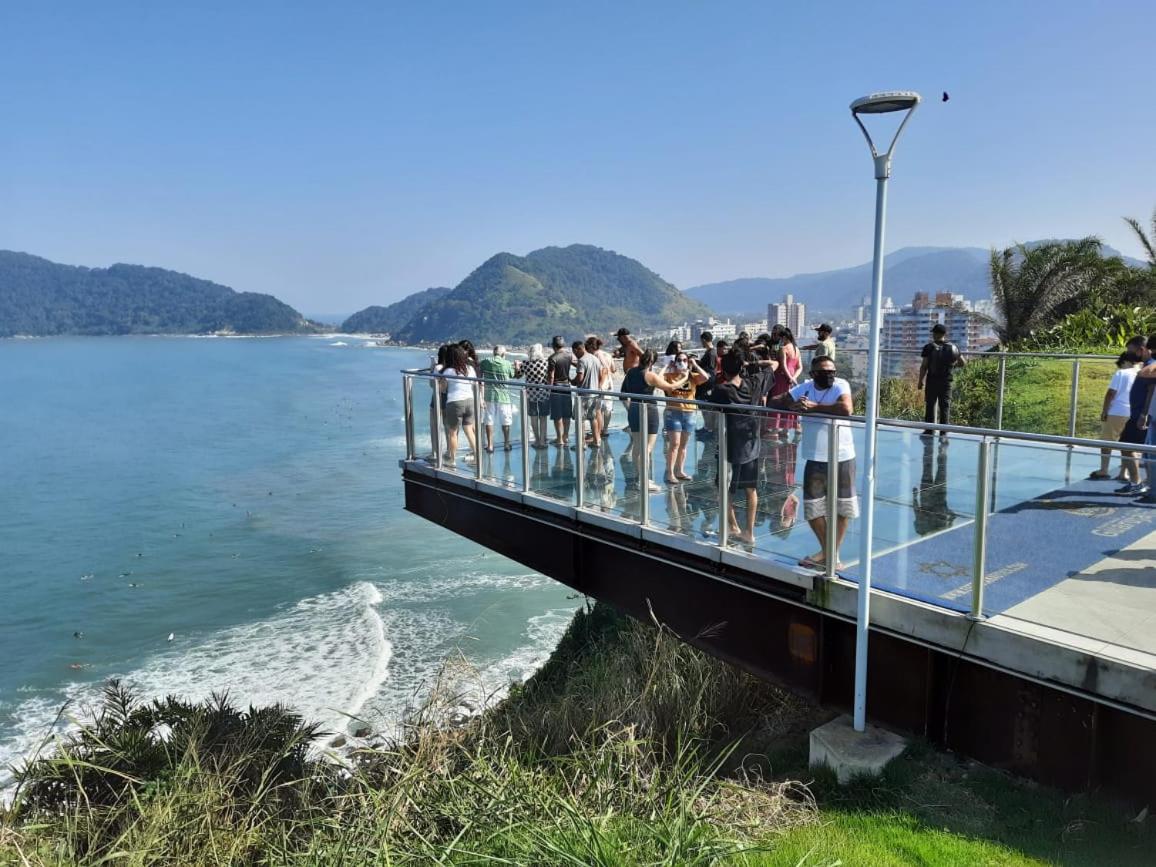 Apartamento Enseada, Guarujá, 3 dorms, 3 banhs, 8 pessoas, 02 quadras da praia, 2 sacadas, 2 vagas de garagem view 4