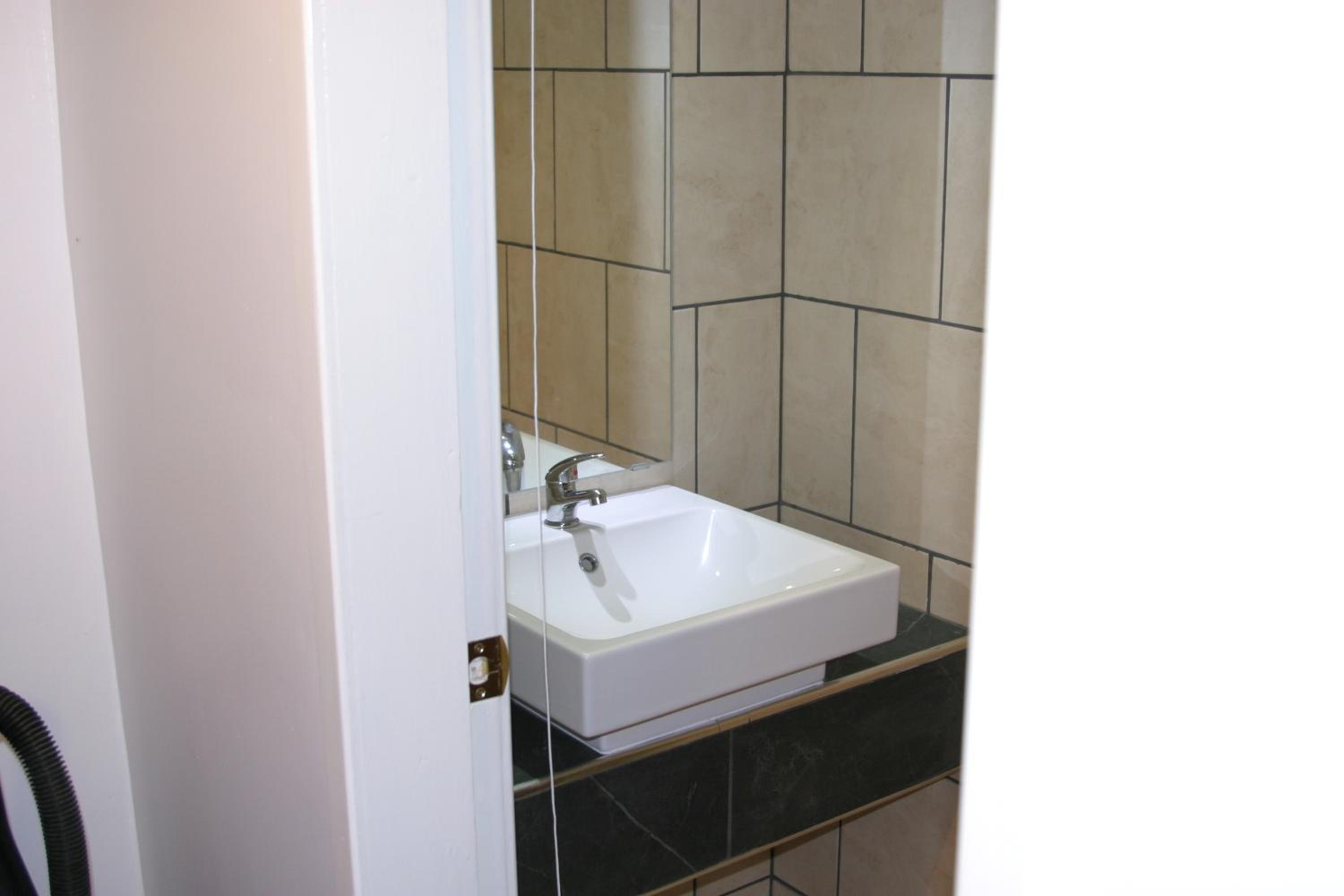 Southbay Holiday Flats Flat 1 view 4