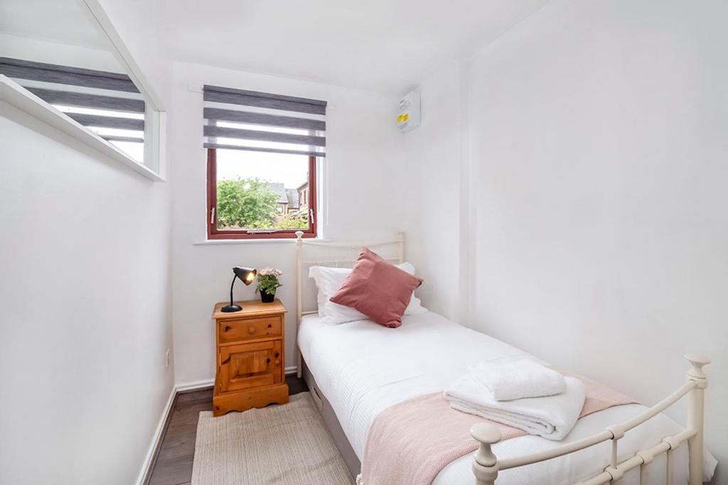 30 Fewster Way York view 4