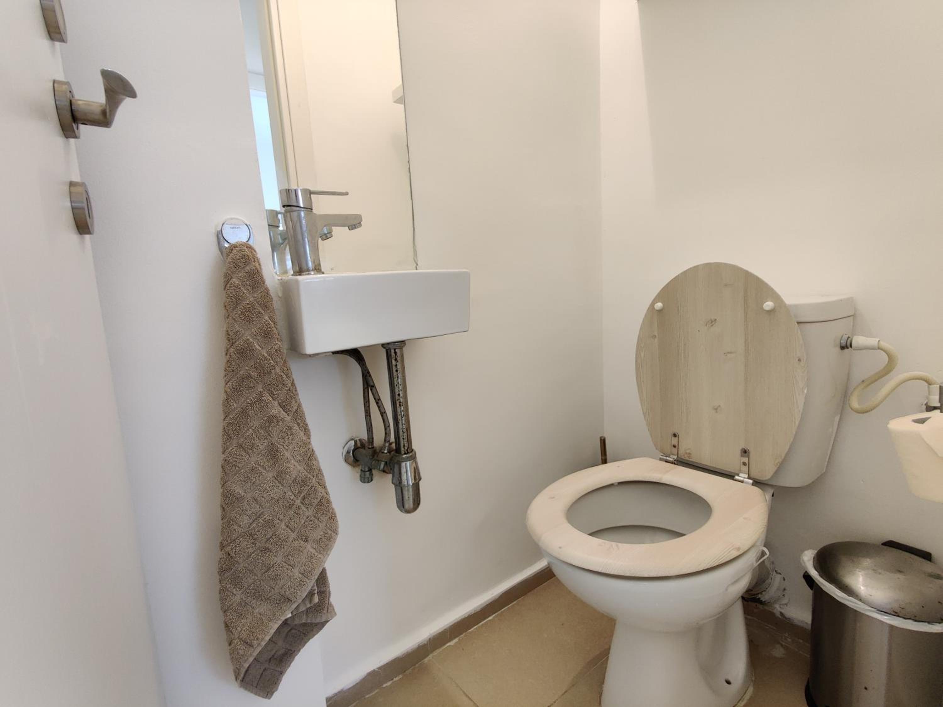 2BDR Holiday Home by Mezizim Beach and TLV Port! view 3