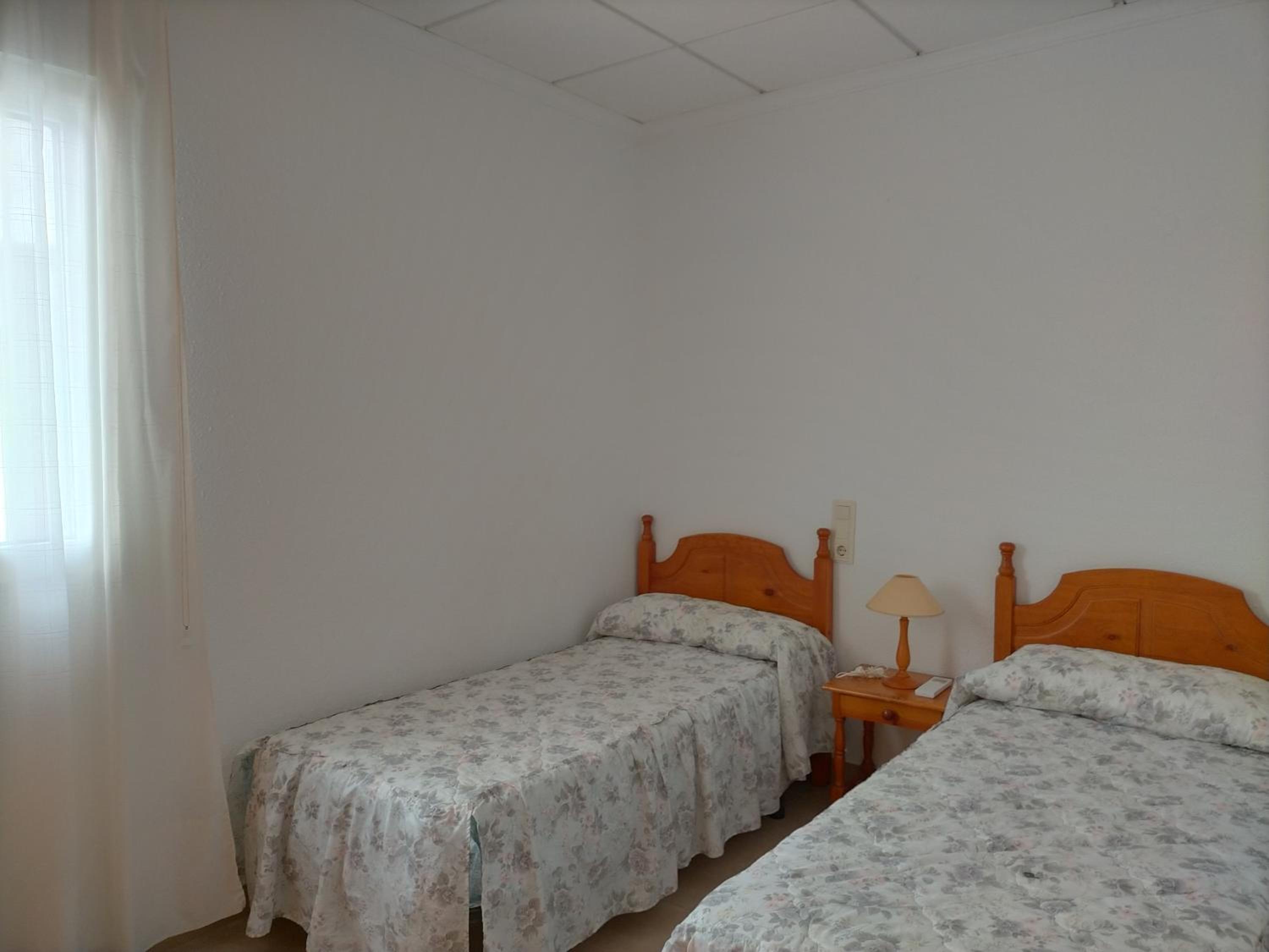 apartamento con aire acondicionado de tres dormitorios en el centro y junto a la playa photo 2