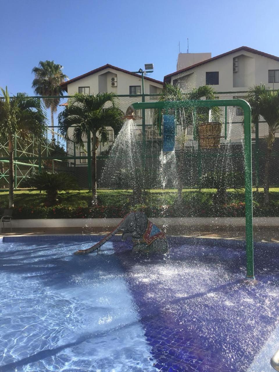 Flat Familiar a 400 metros do Hot Park com Piscinas e Conforto