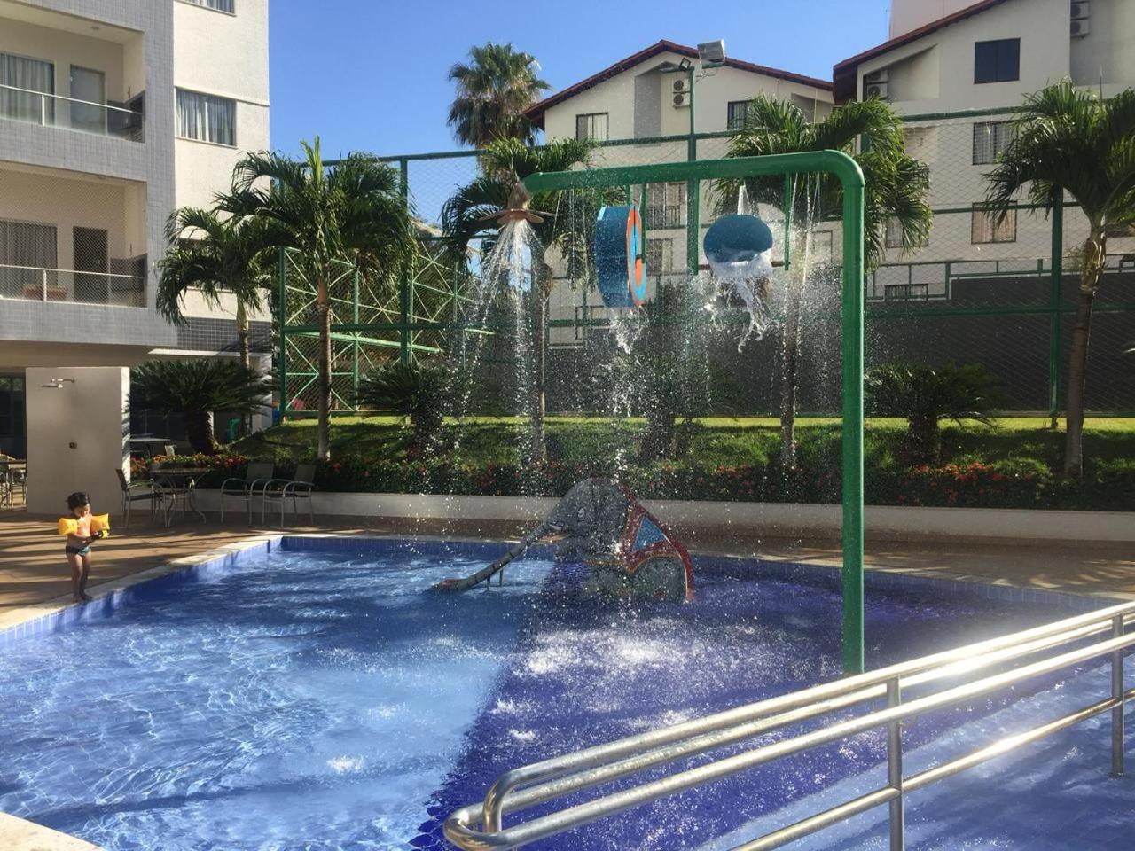 Flat Familiar a 400 metros do Hot Park com Piscinas e Conforto