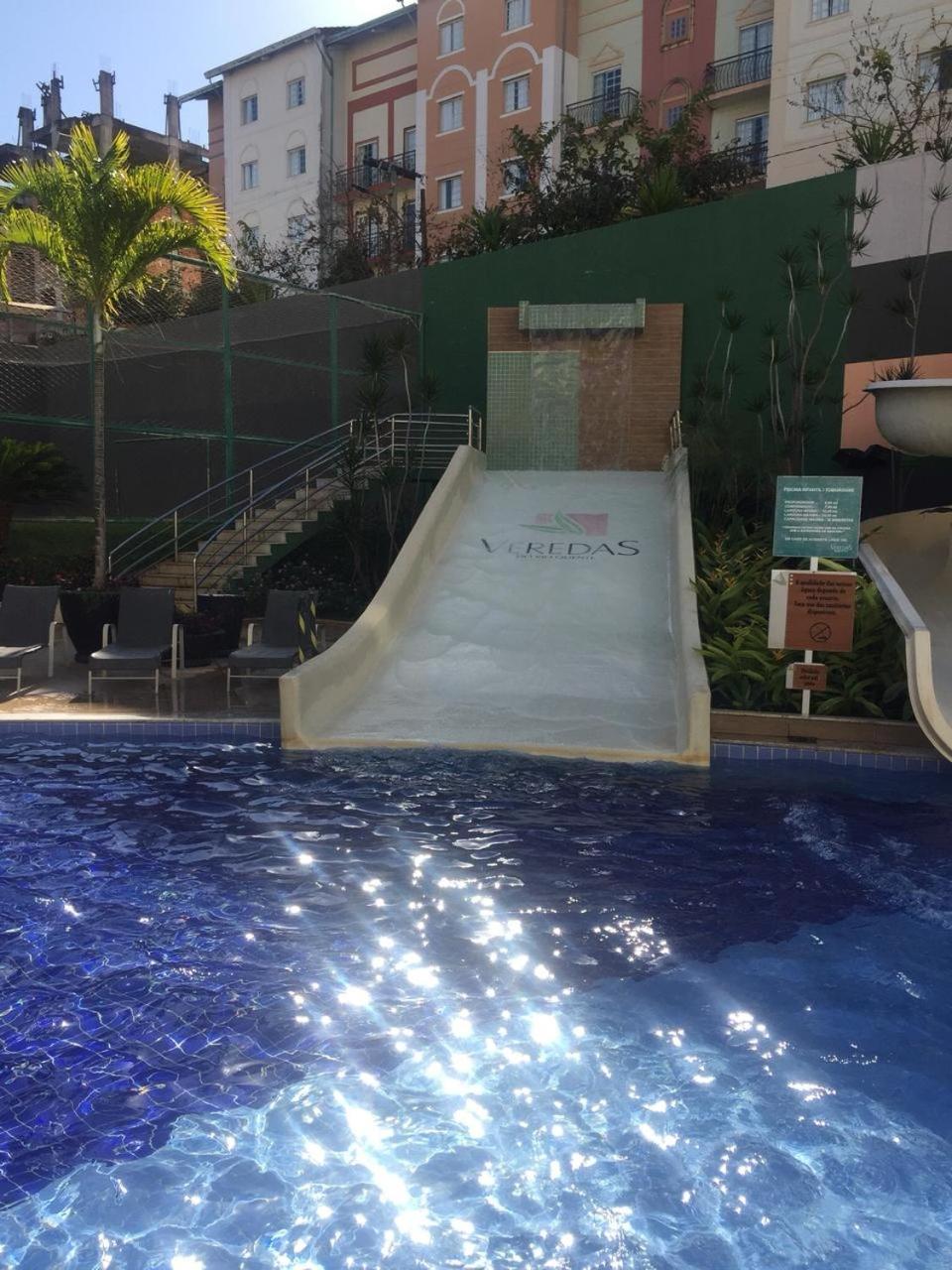 Flat Familiar a 400 metros do Hot Park com Piscinas e Conforto