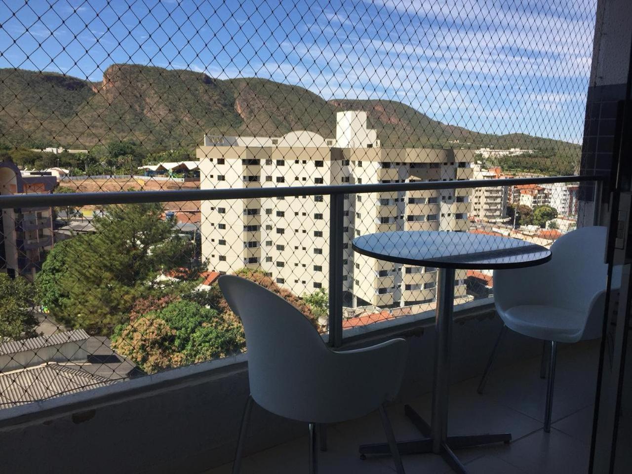 Flat Familiar a 400 metros do Hot Park com Piscinas e Conforto