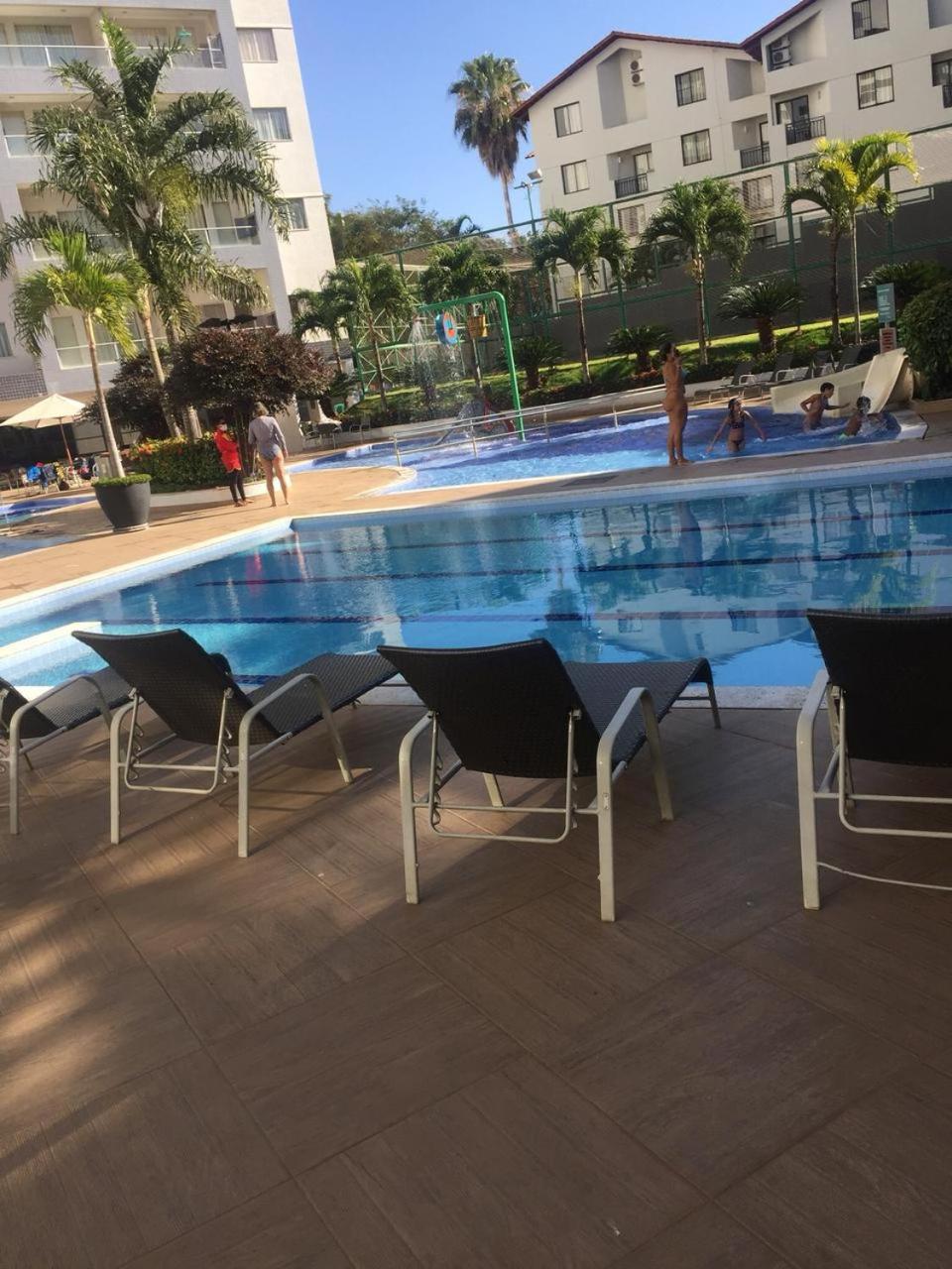 Flat Familiar a 400 metros do Hot Park com Piscinas e Conforto
