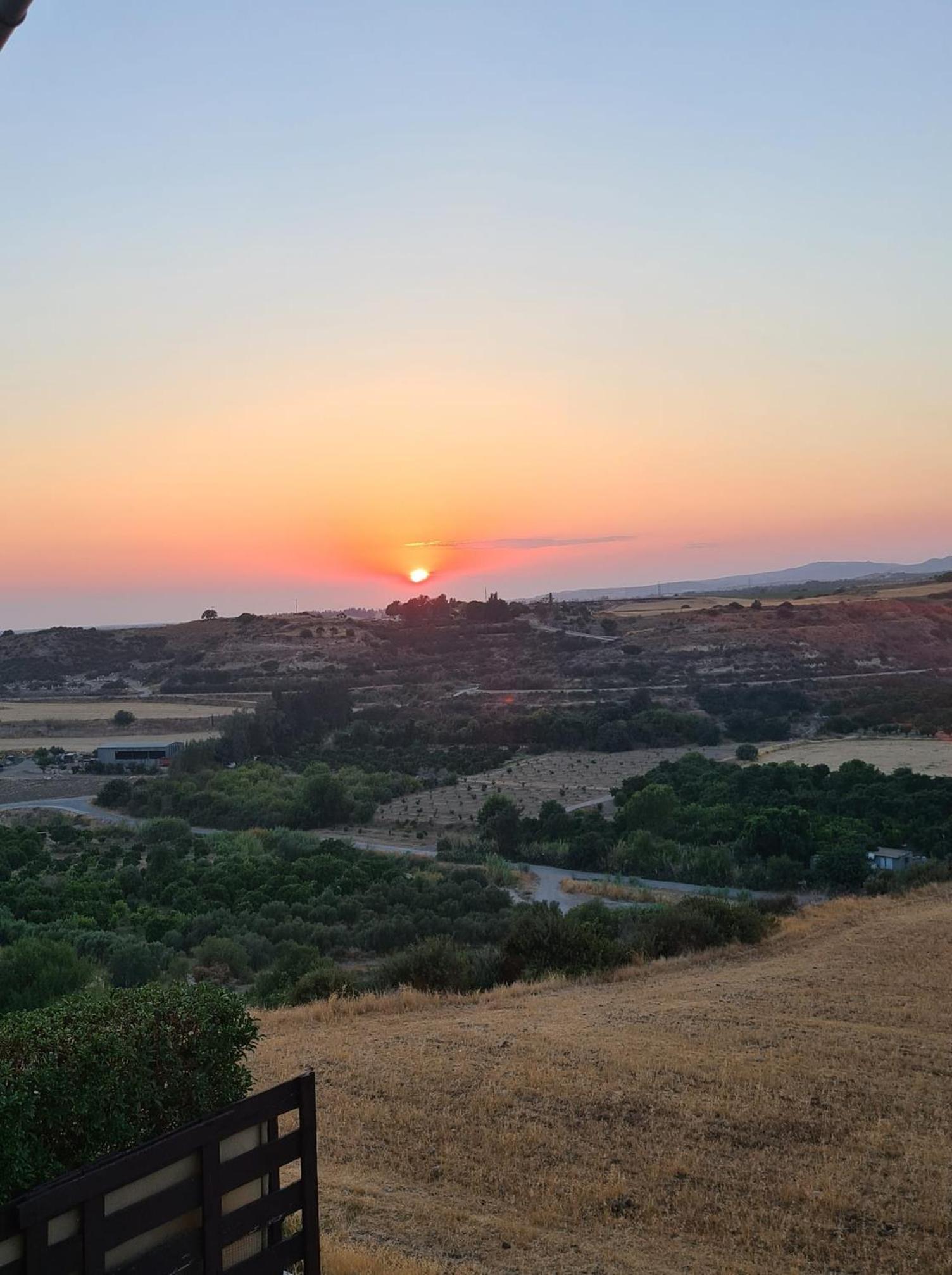 ARODAFNI HOUSE. Unique views and amazing sunsets.