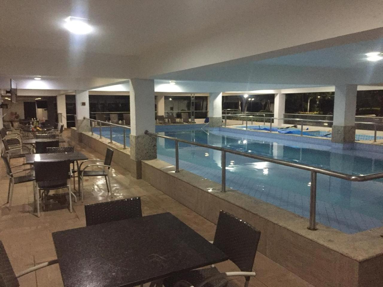 Flat Familiar a 400 metros do Hot Park com Piscinas e Conforto