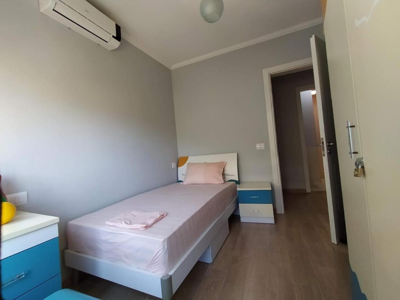 Mia's Sea View Apartment