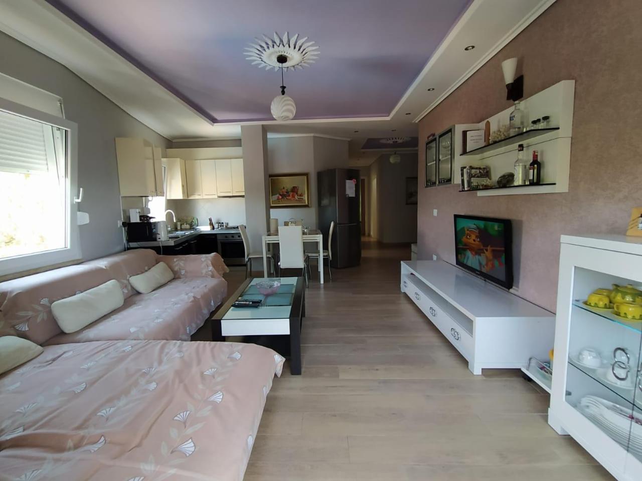 Mia's Sea View Apartment