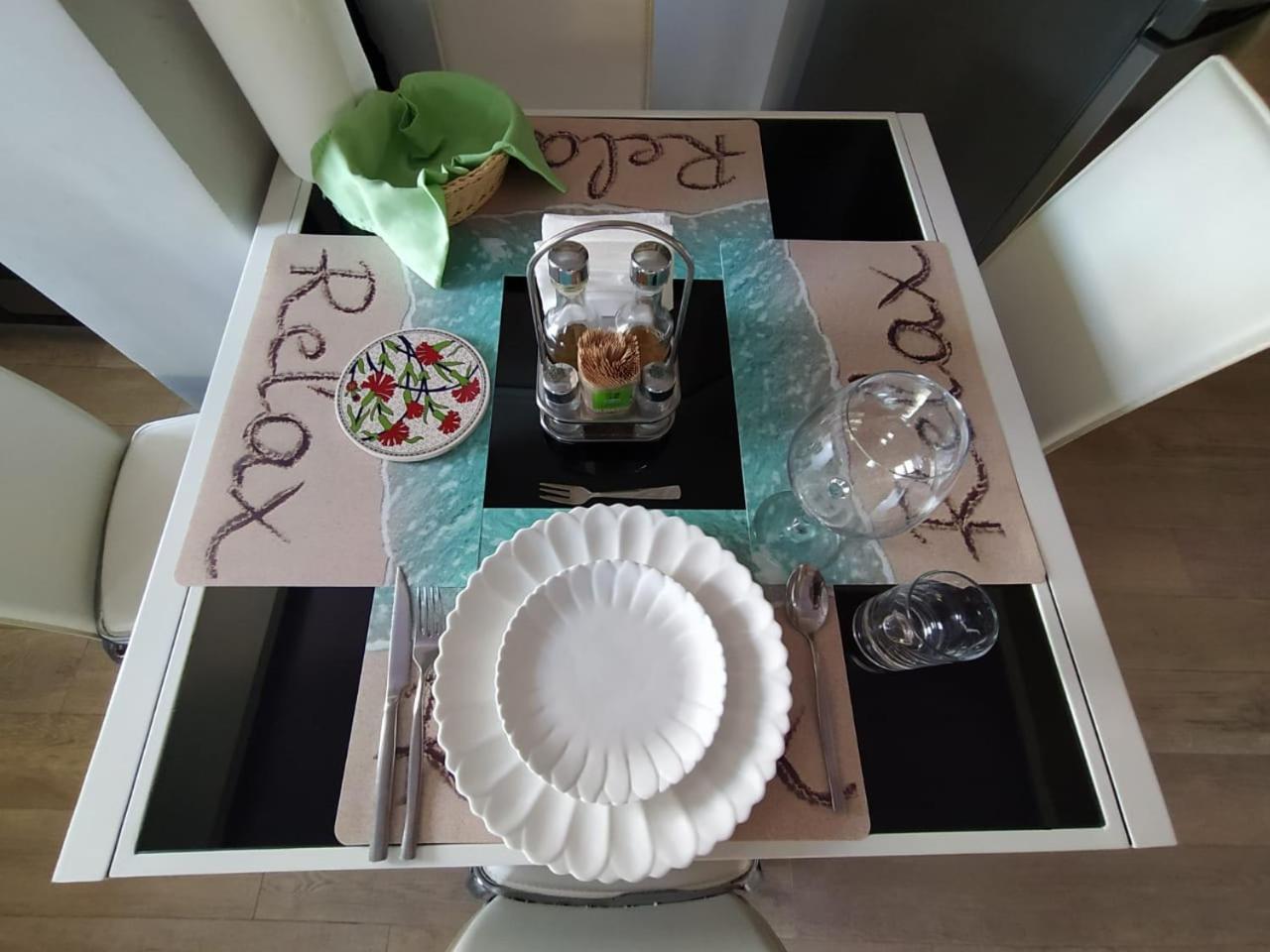Mia's Sea View Apartment