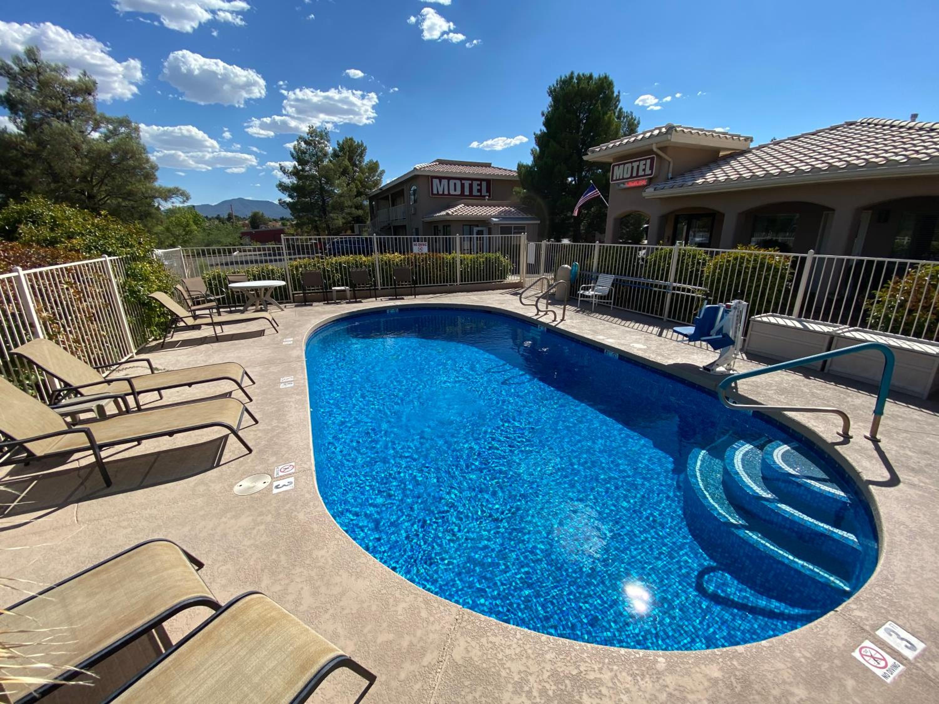 Pines Inn & Suites view 3
