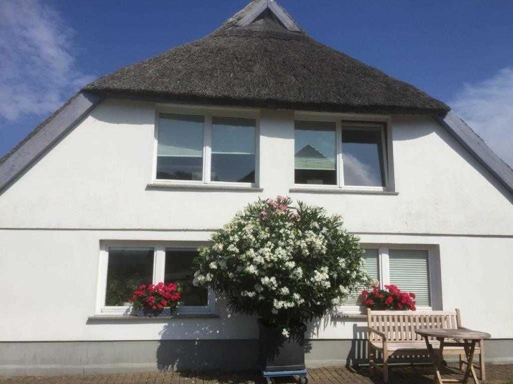 4 - Sterne Ferienhaus Am Brink mit Gartenter und Meerblick view 2