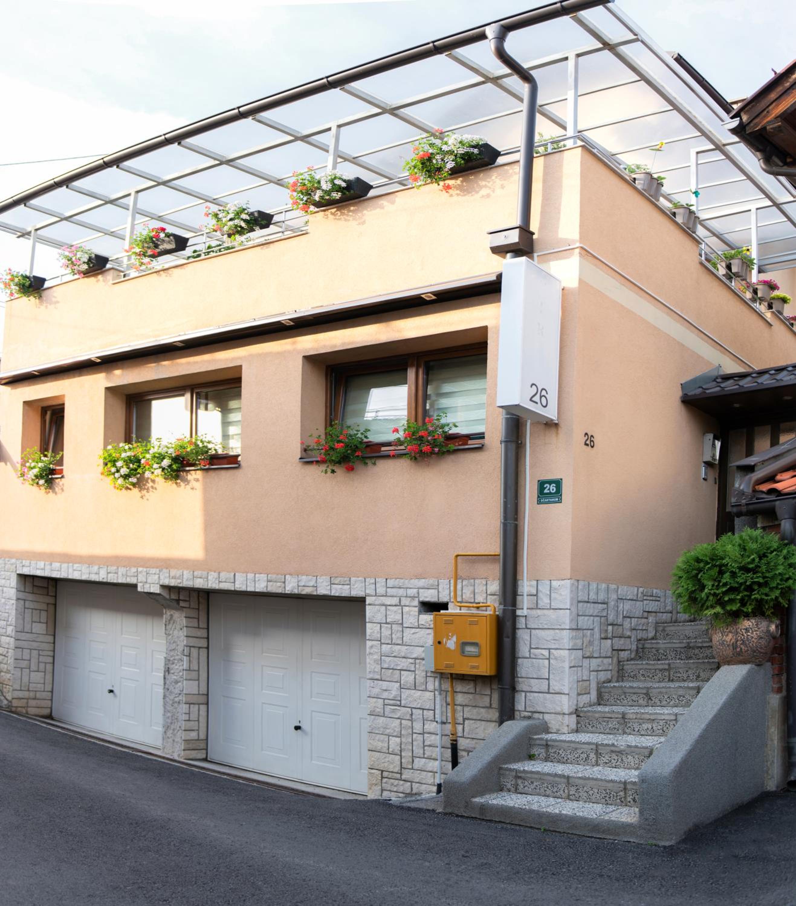 ĆIRO HOTEL -free parking