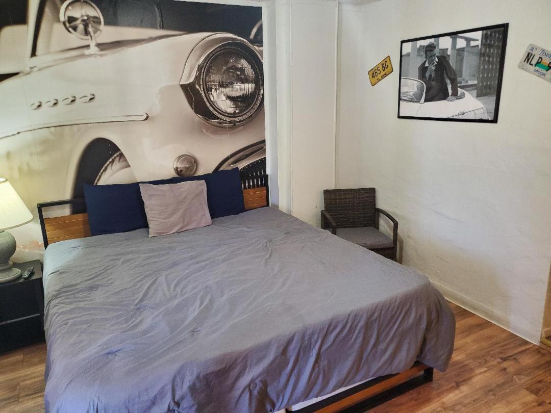Brad's Desert Inn