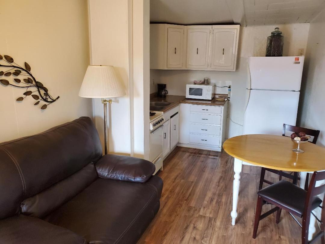 Holbrook Vacations - Brad's Desert Inn - Property Image 5