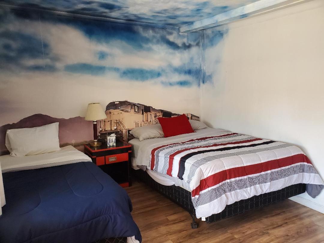 Holbrook Vacations - Brad's Desert Inn - Property Image 2