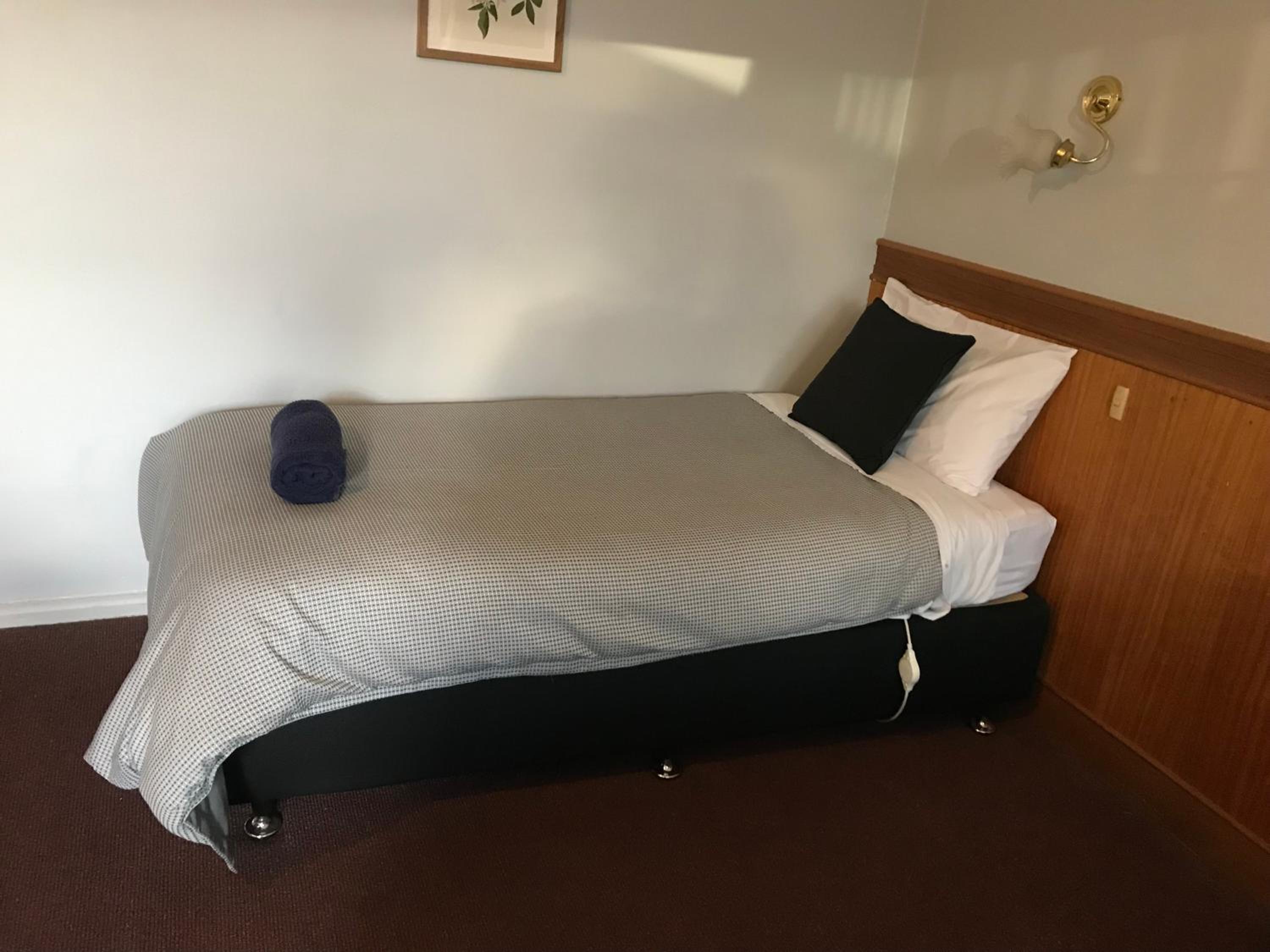 County Lodge Motor Inn