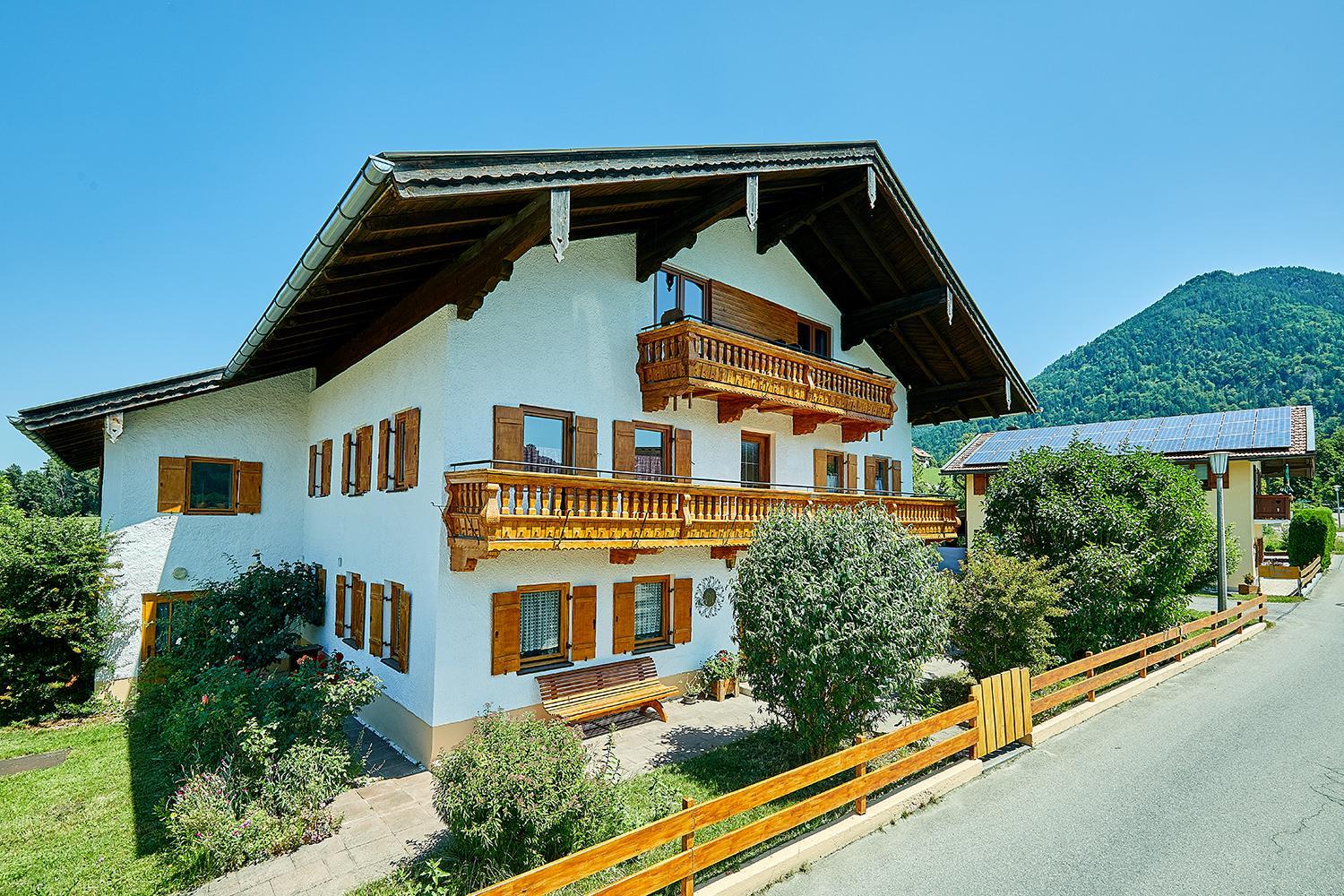 Chiemgauferienwohnungen - Stierschneiderhof view 3