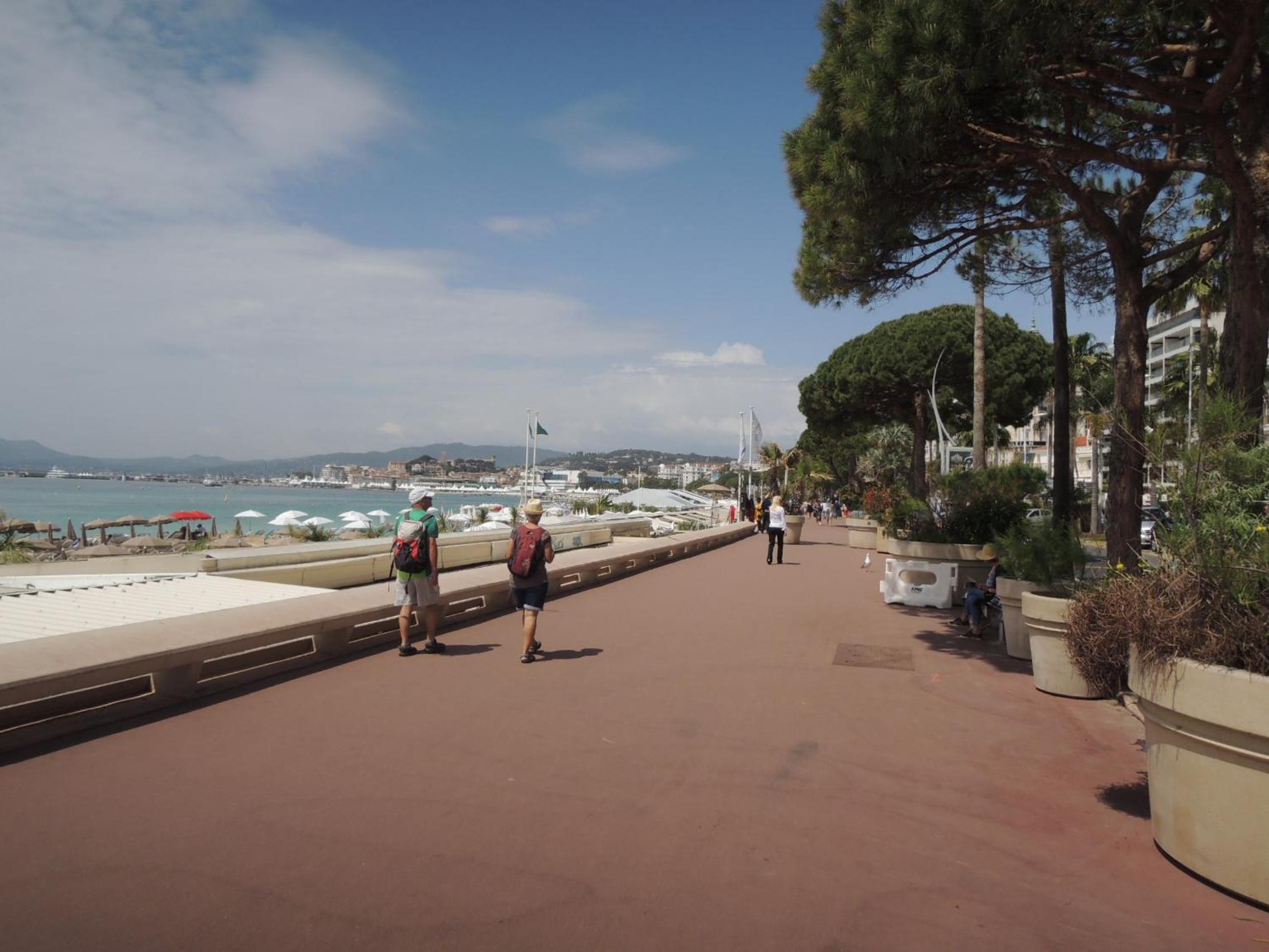 Fabulous Central 2BR - Prime Location, Walk to Croisette & Palais - By Totolulu Cannes Yellow Corner