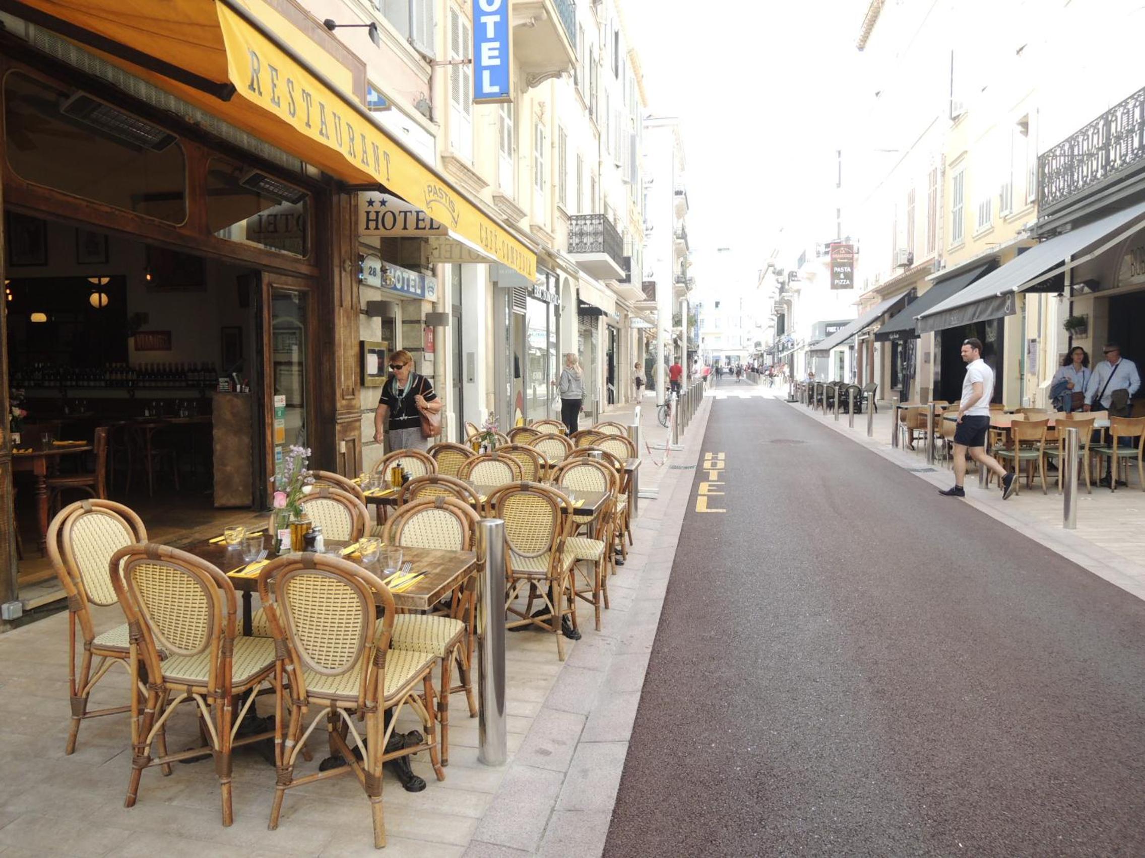 Fabulous Central 2BR - Prime Location, Walk to Croisette & Palais - By Totolulu Cannes Yellow Corner