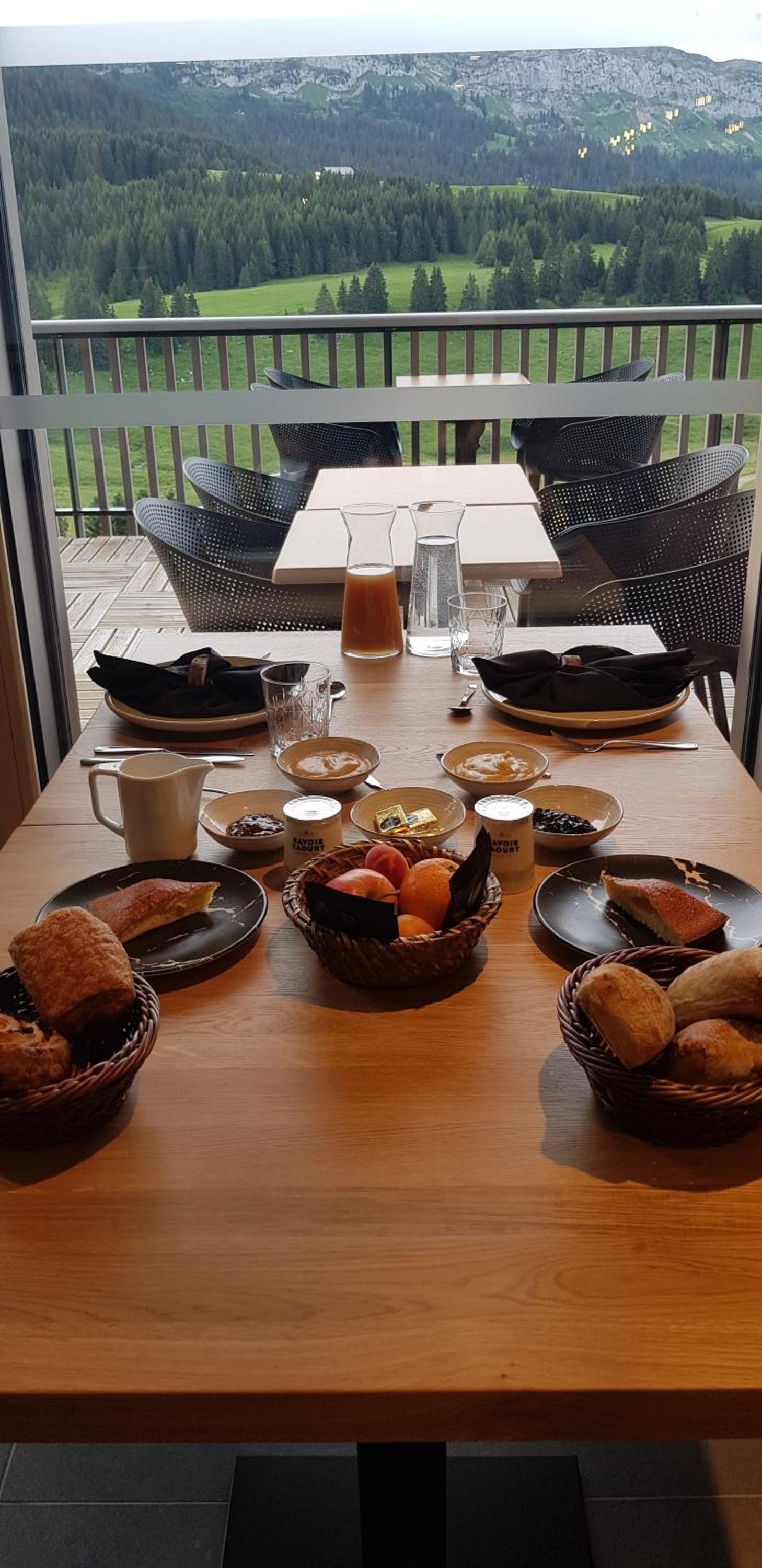 breakfast buffet