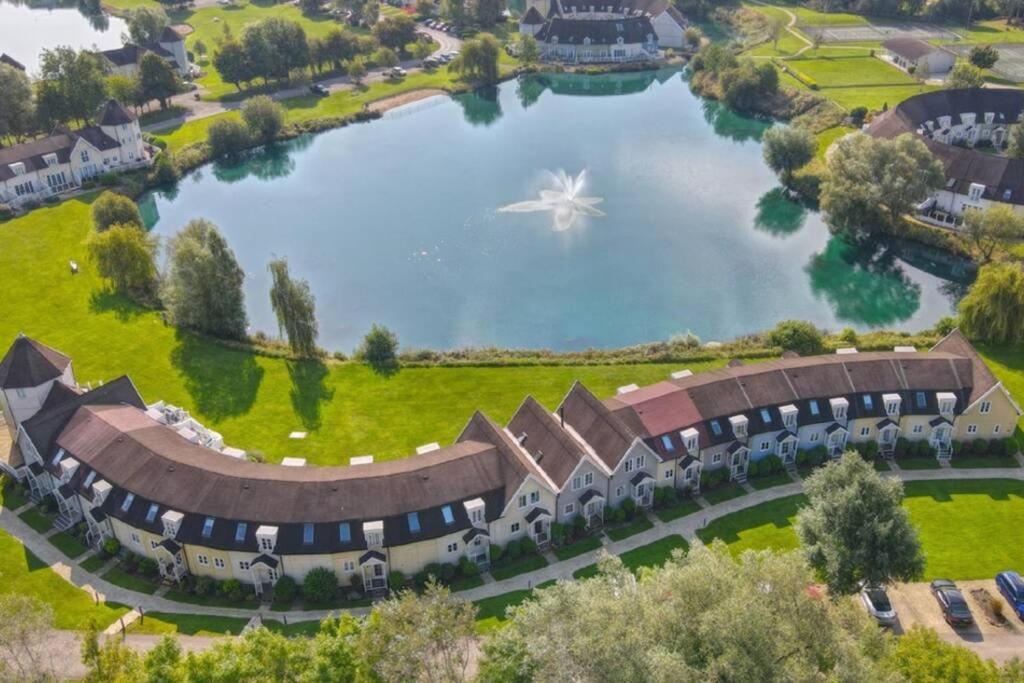 Lakehouse, 36 Isis Lake view 4