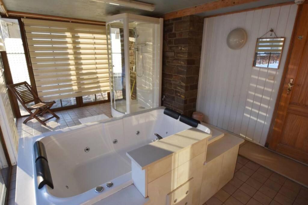 La Harde 31 pers Malmedy, vue, wellness, jardin