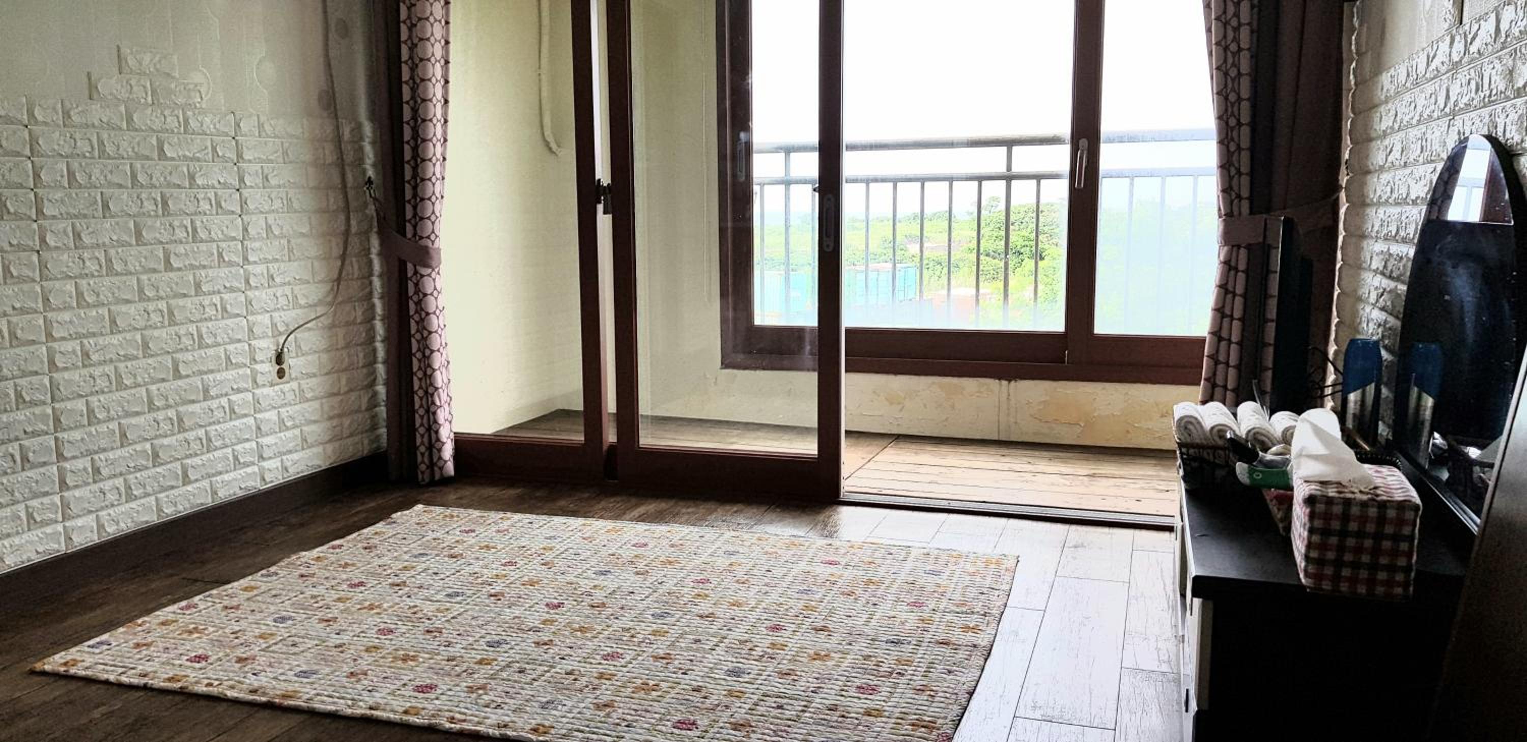 Jun House