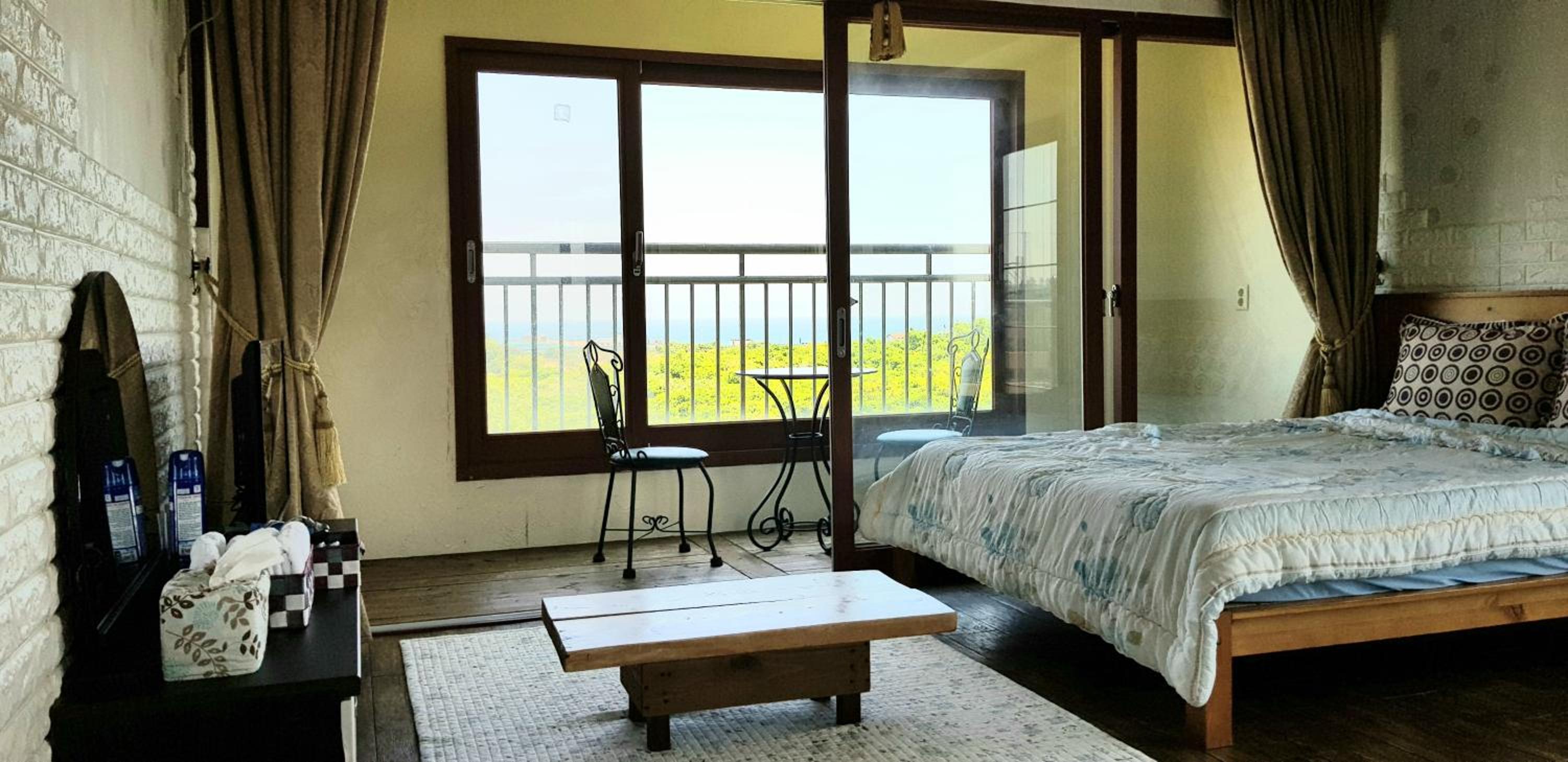 Jun House