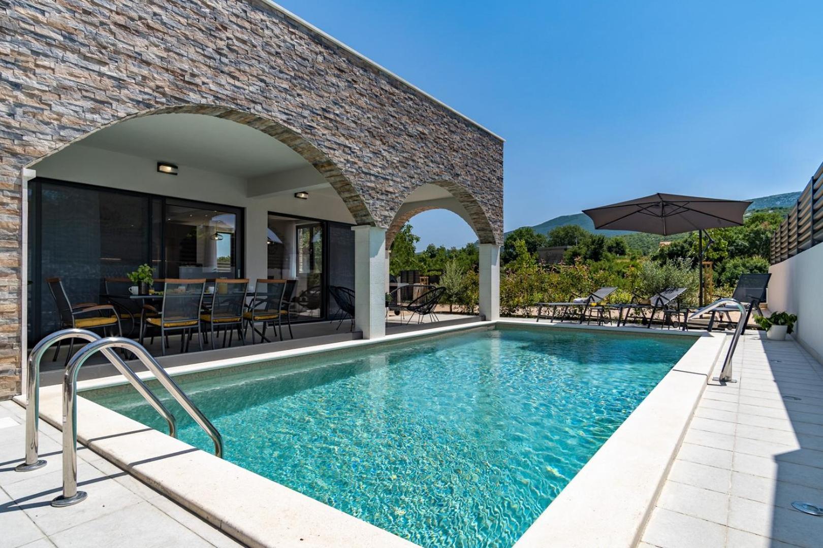 NEW! Villa EDEN with heated private pool, a hydromassage, a Hot-tub, fun zone with Treadmill, 4 en-suite bedrooms view 2
