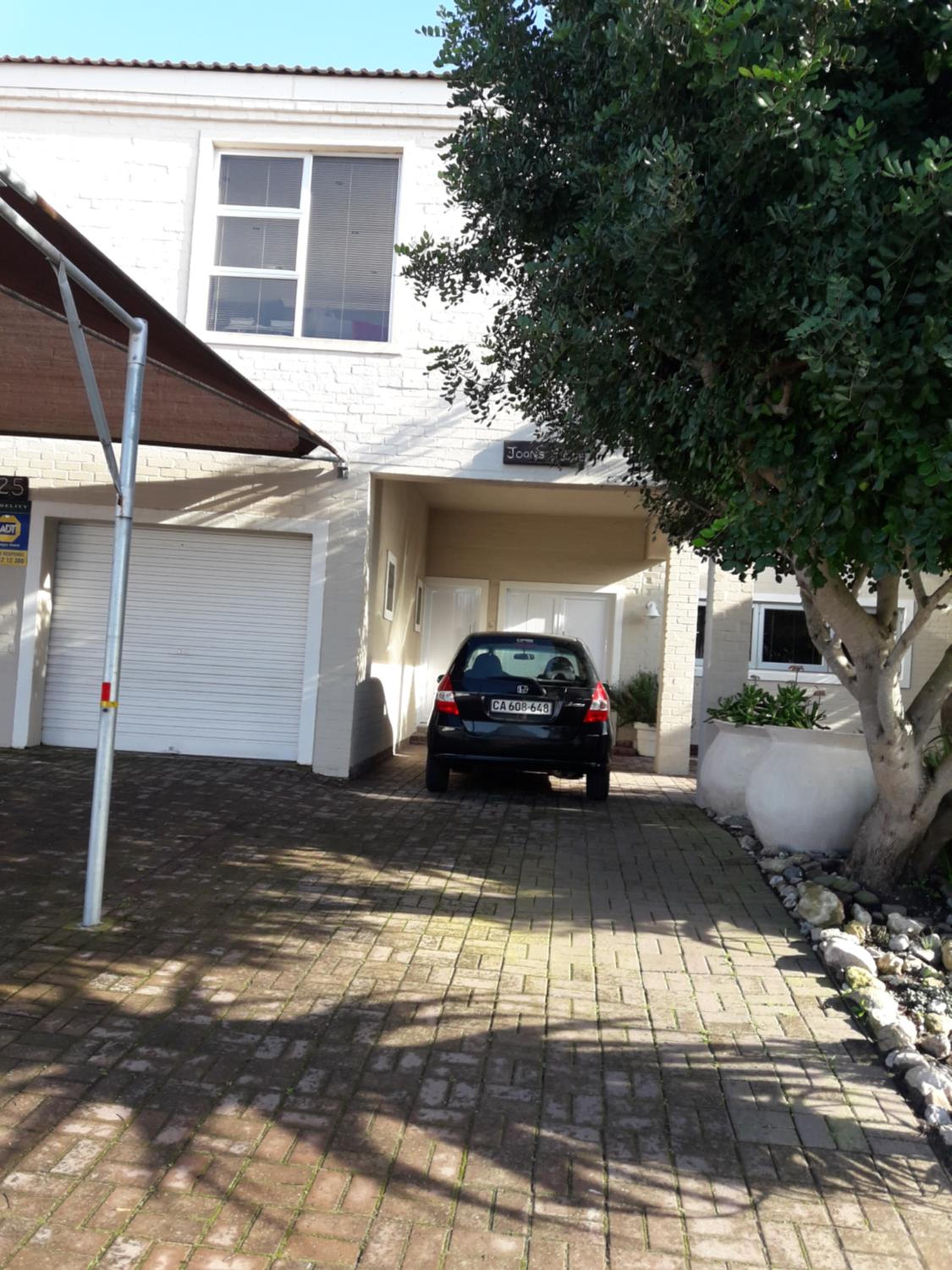 Parking at Joans place selfcatering, Velddrif