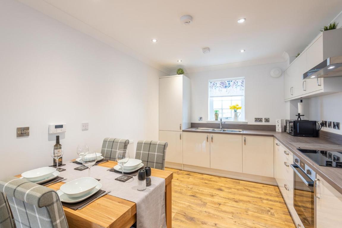 Stylish & Modern Apartment view 2