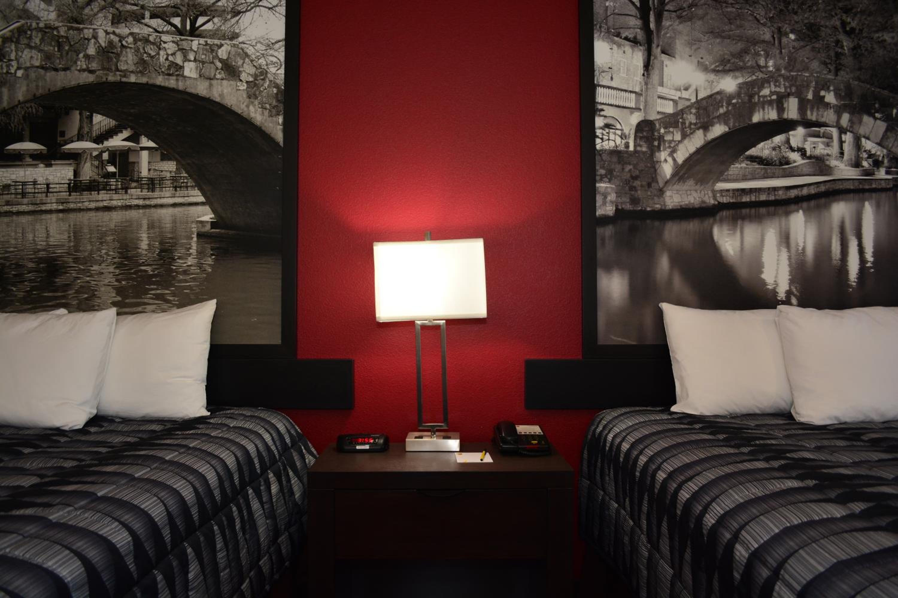 Super 8 by Wyndham Karnes City