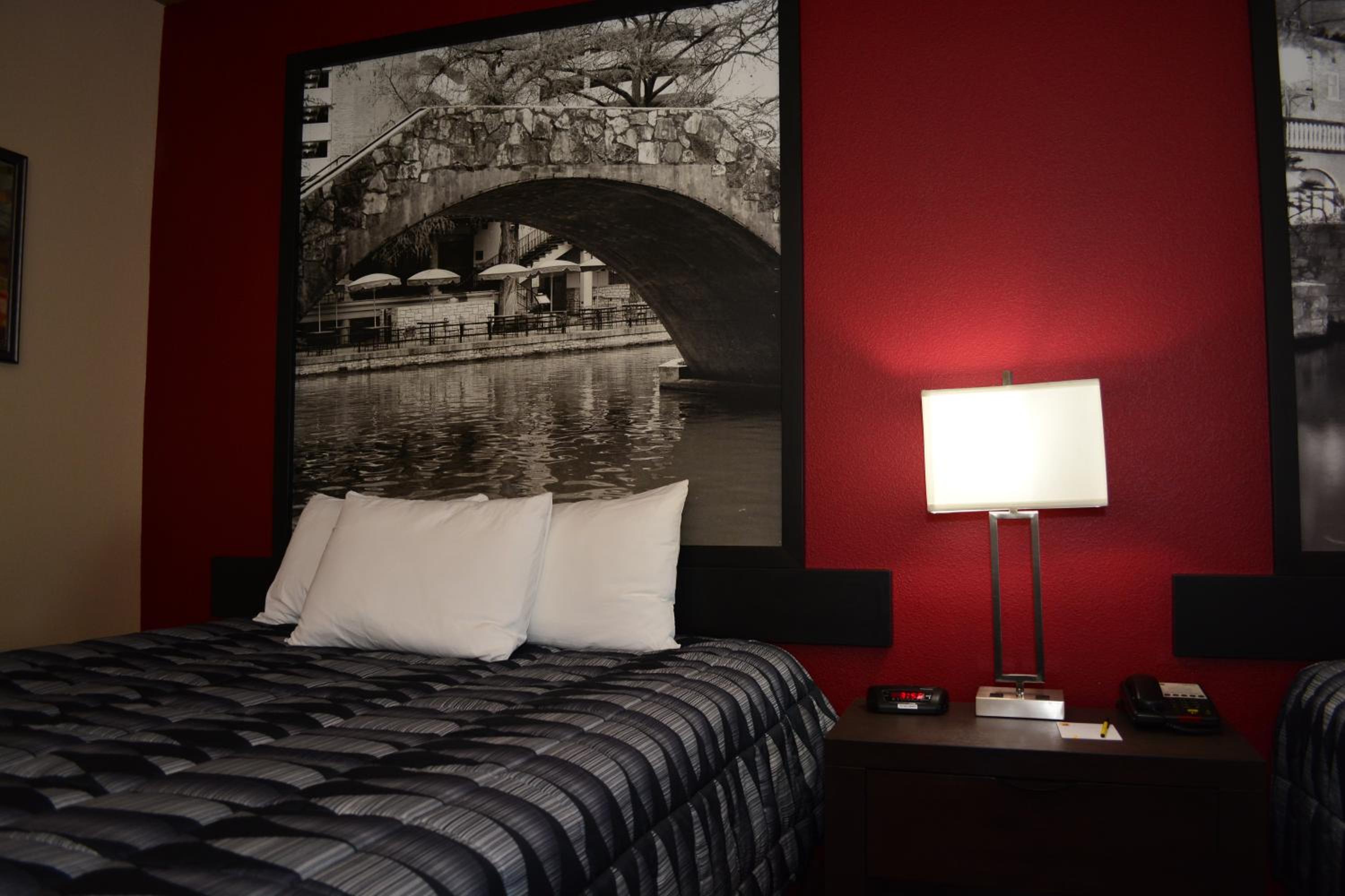 Super 8 by Wyndham Karnes City