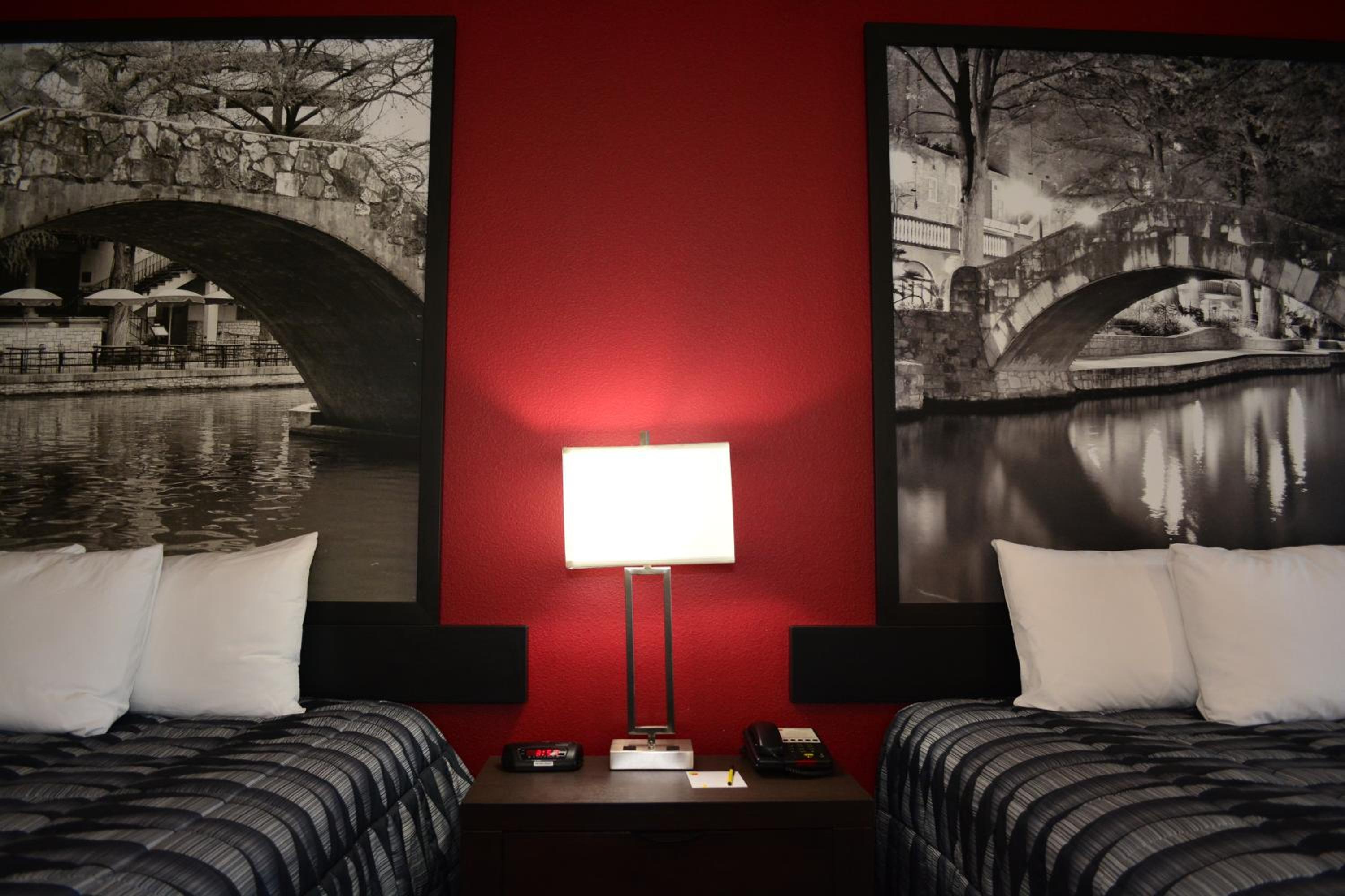 Super 8 by Wyndham Karnes City
