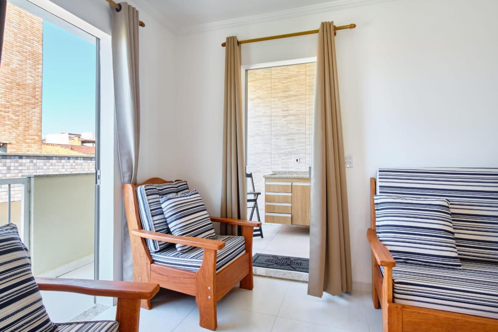 Apartamento bem equipado com ar condicionado e churrasqueira a 100 metros da praia - 02 dormitórios - Edifício Água Viva view 5