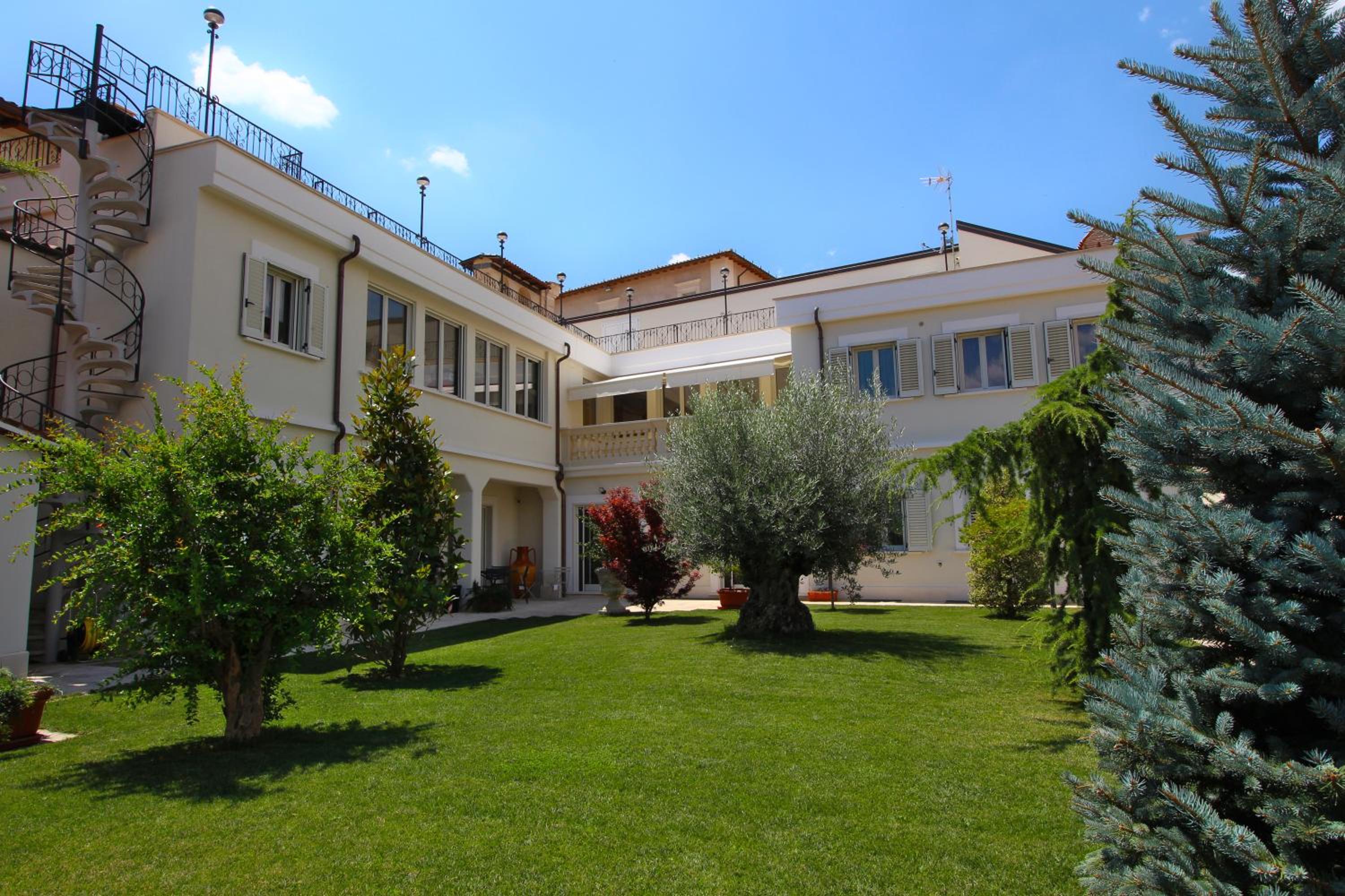 Photo 8