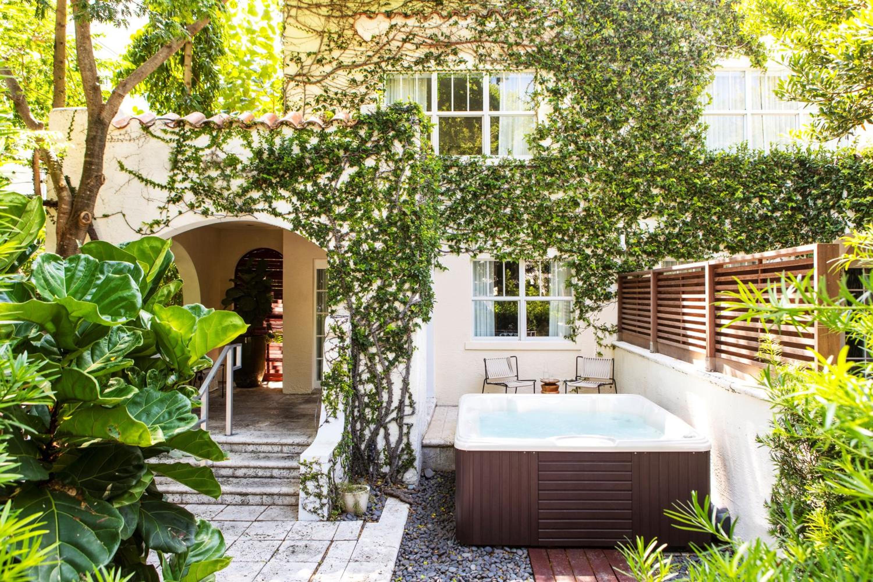 Kimpton Angler’s Hotel South Beach by IHG 2