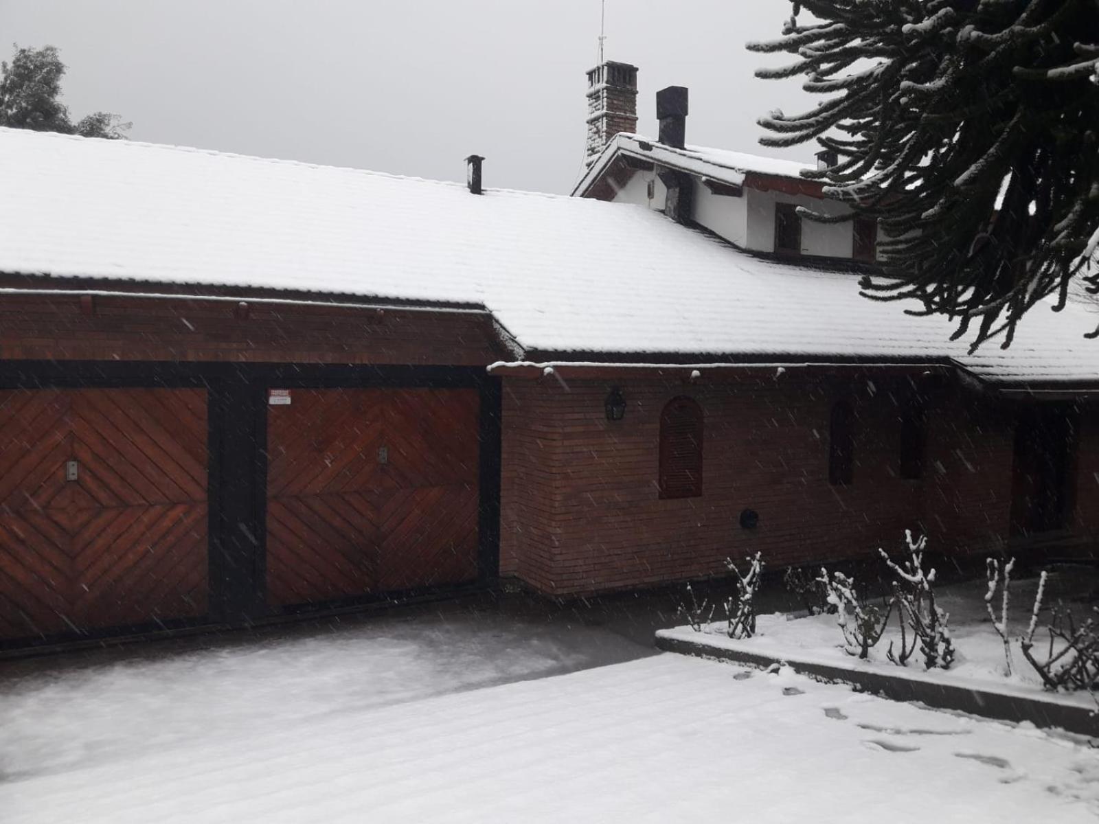 Hotel Casa Cerro Dorado vista al lago - Image 1