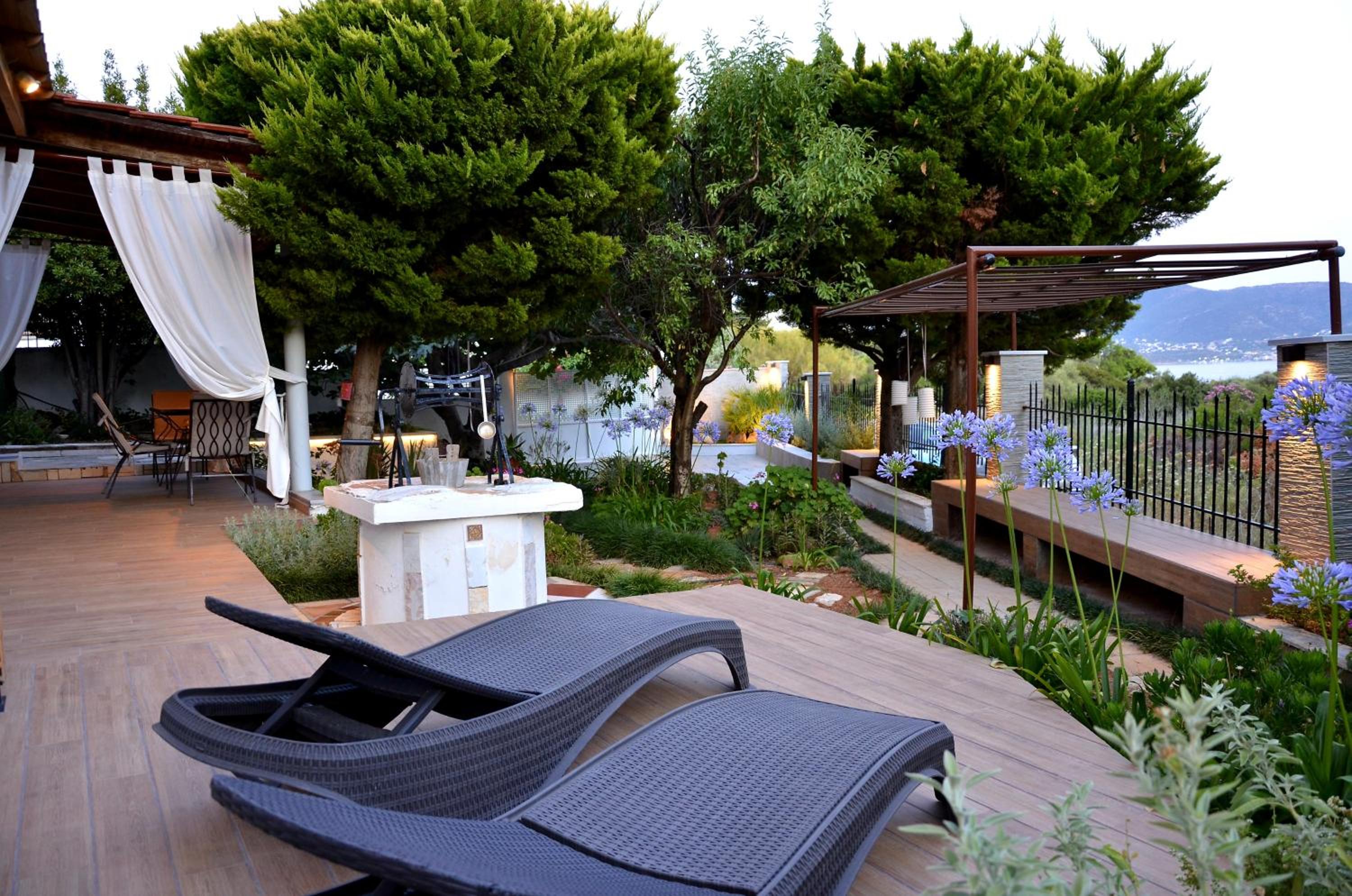 Deluxe Apartment near the Airport Adults Only photo 2