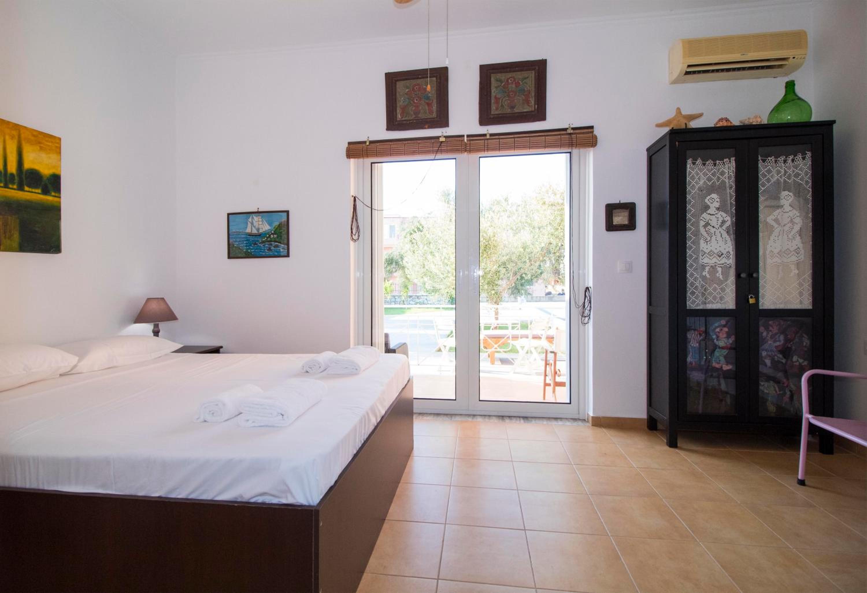 Malvazios Mavrovouni Beach House Right view 5