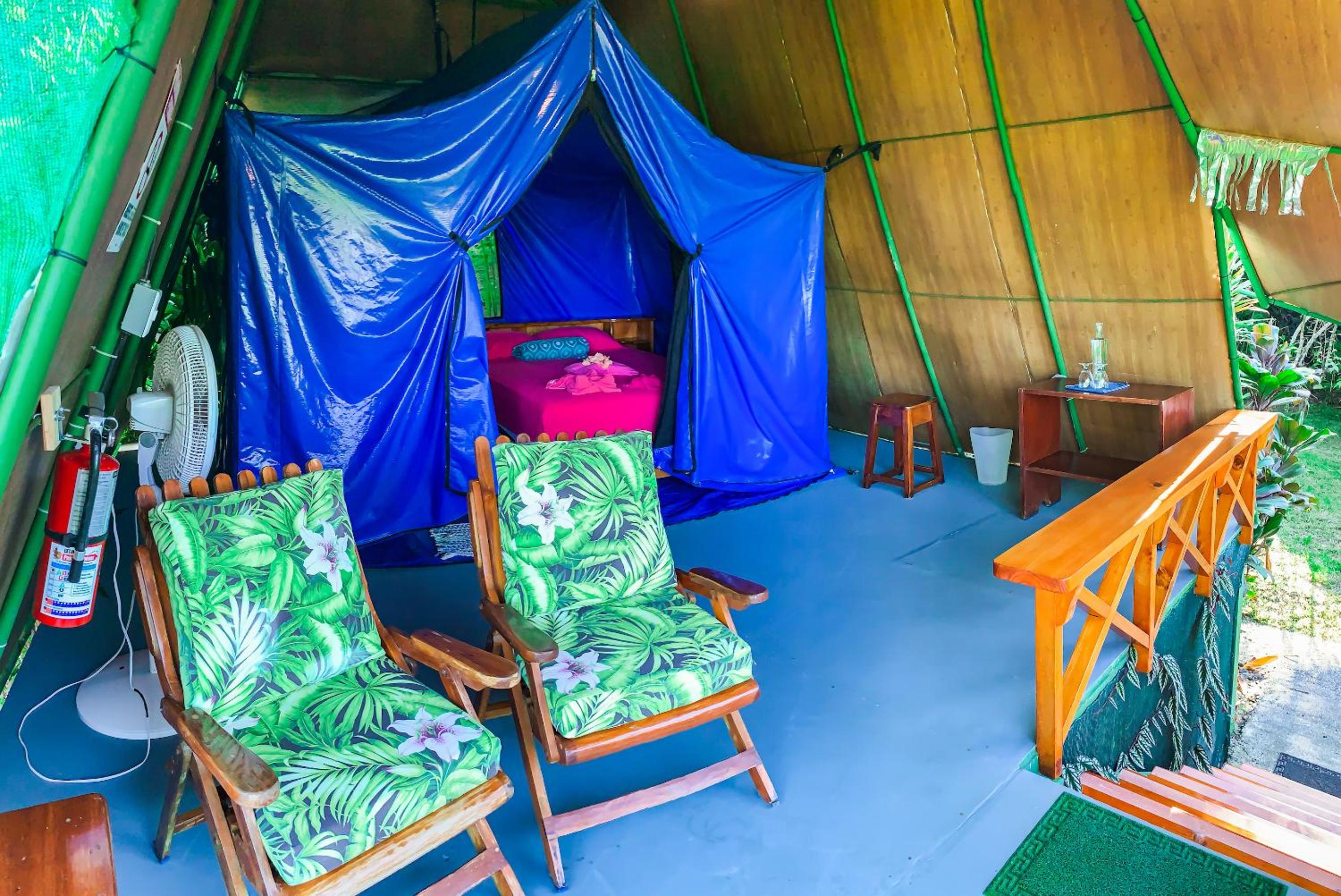 Las Caletas Lodge