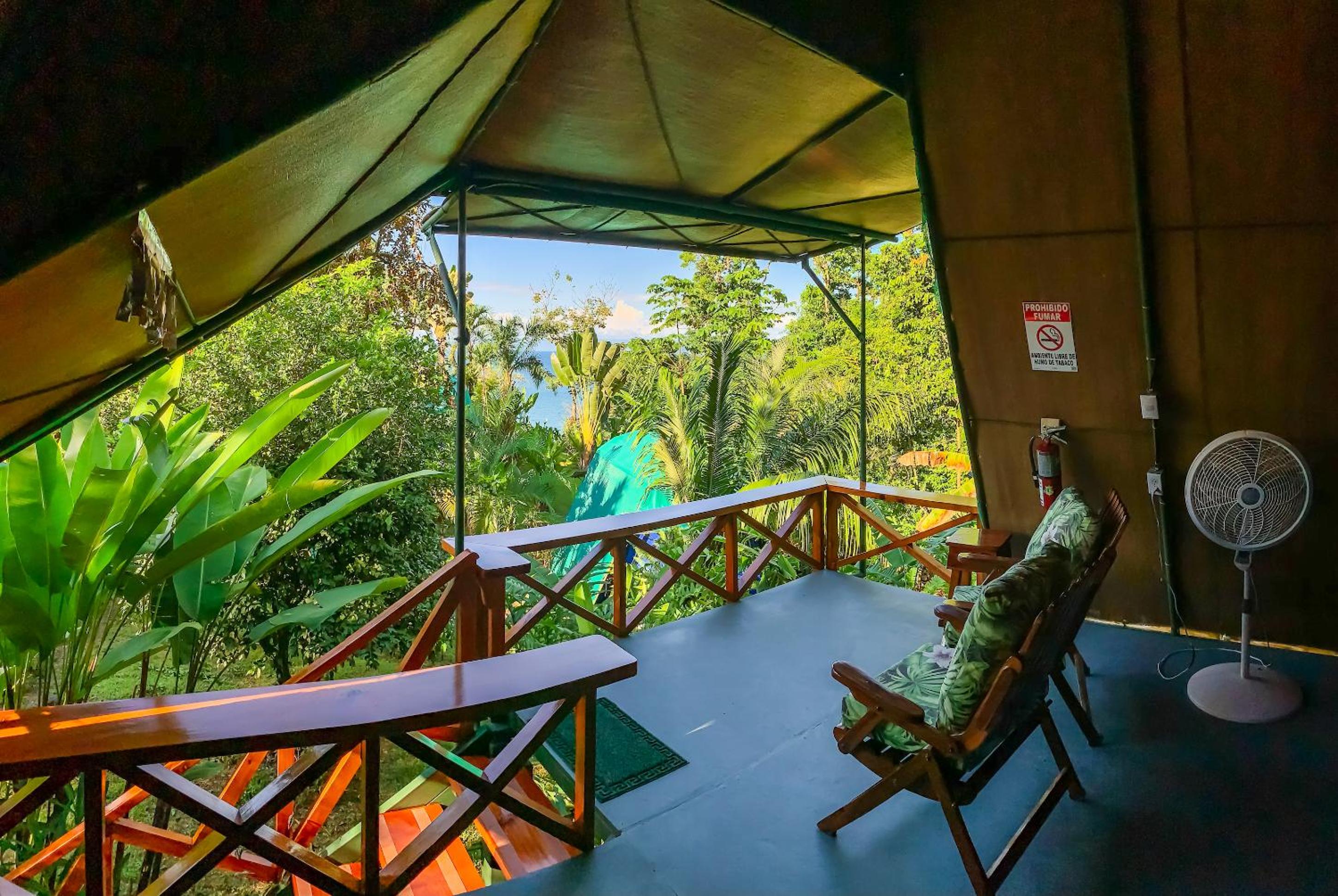 Las Caletas Lodge